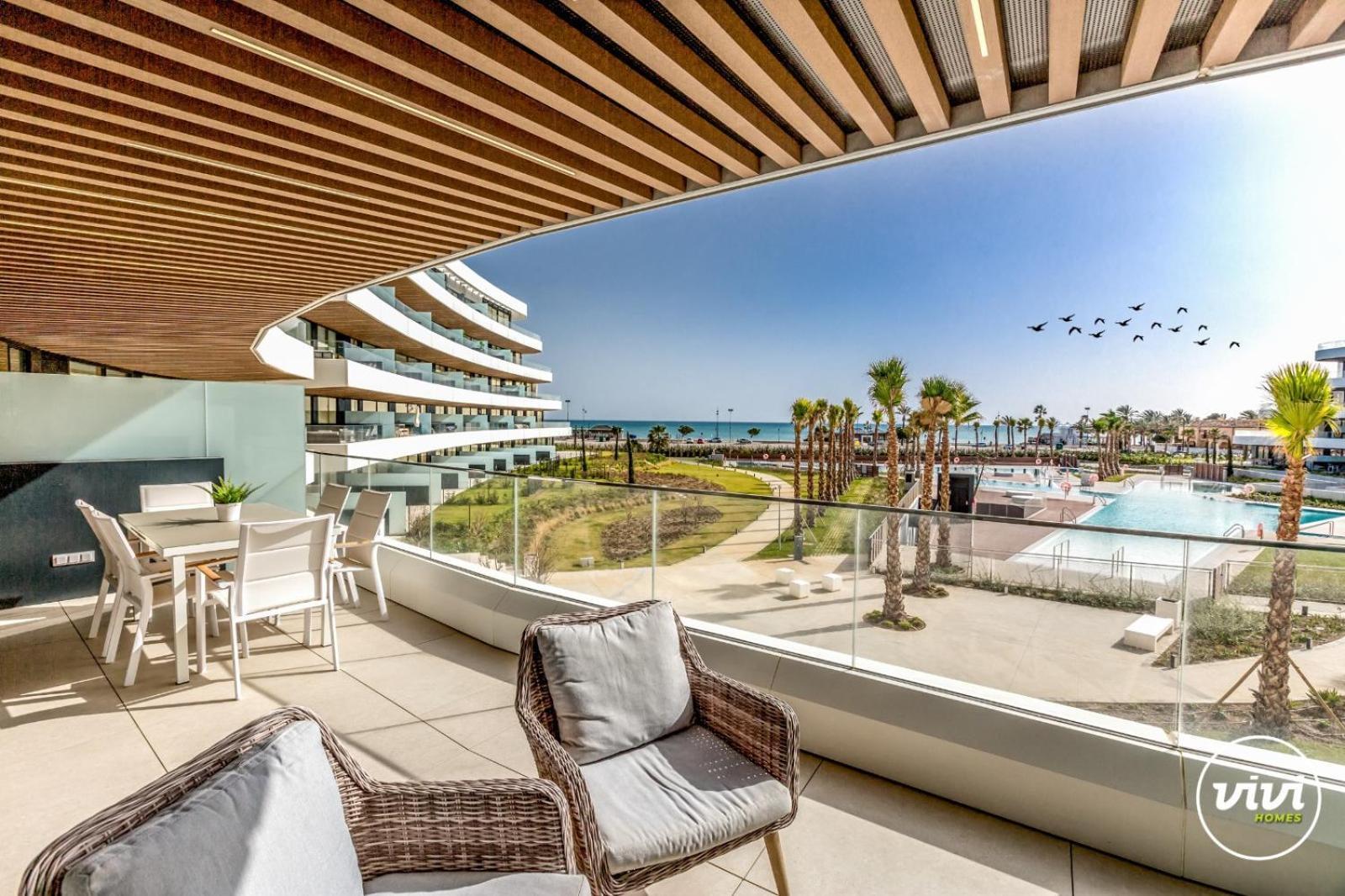 Vivi Homes - Rembrandt Pool, Sauna, Gym & Sea View Apartamento