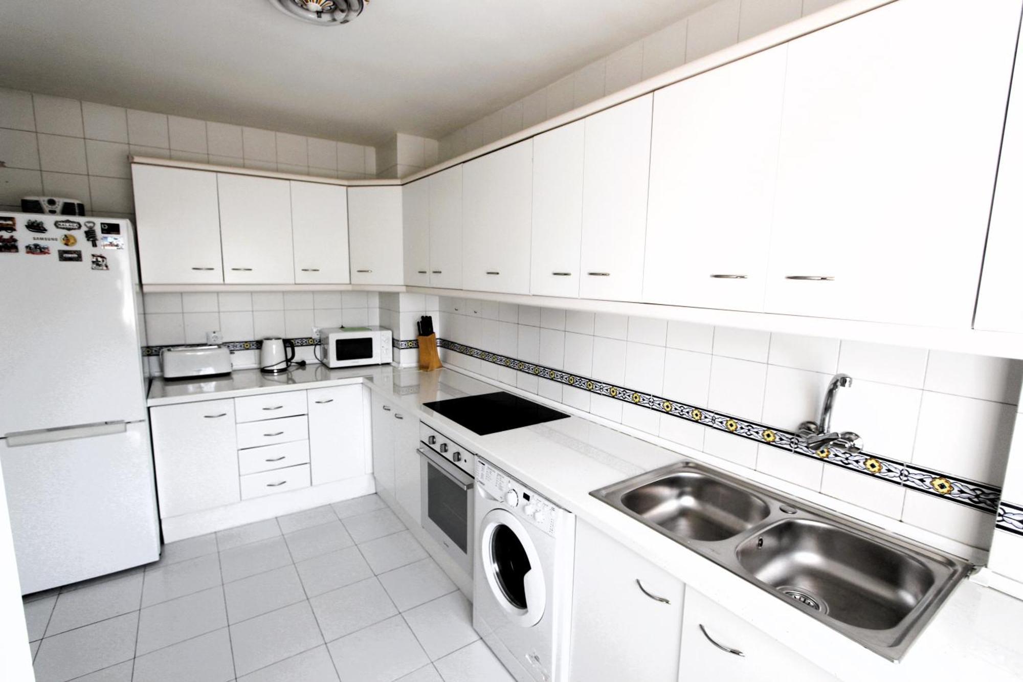 Atico Con Terraza - A 600 Metros De Playa La Carihuela - Piscina - Parking Gratis -excelente Wifi *