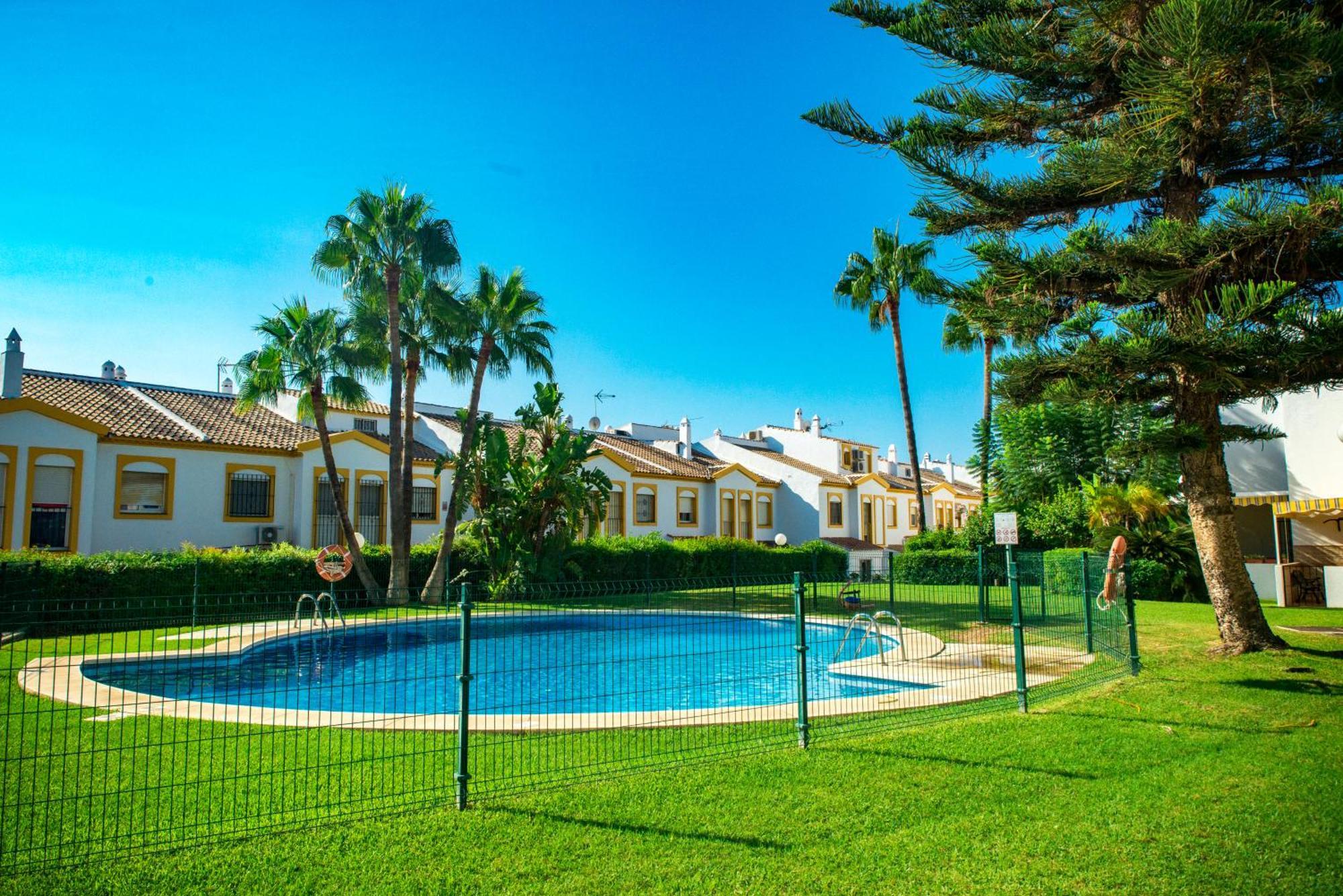 Atico Con Terraza - A 600 Metros De Playa La Carihuela - Piscina - Parking Gratis -excelente Wifi Torremolinos