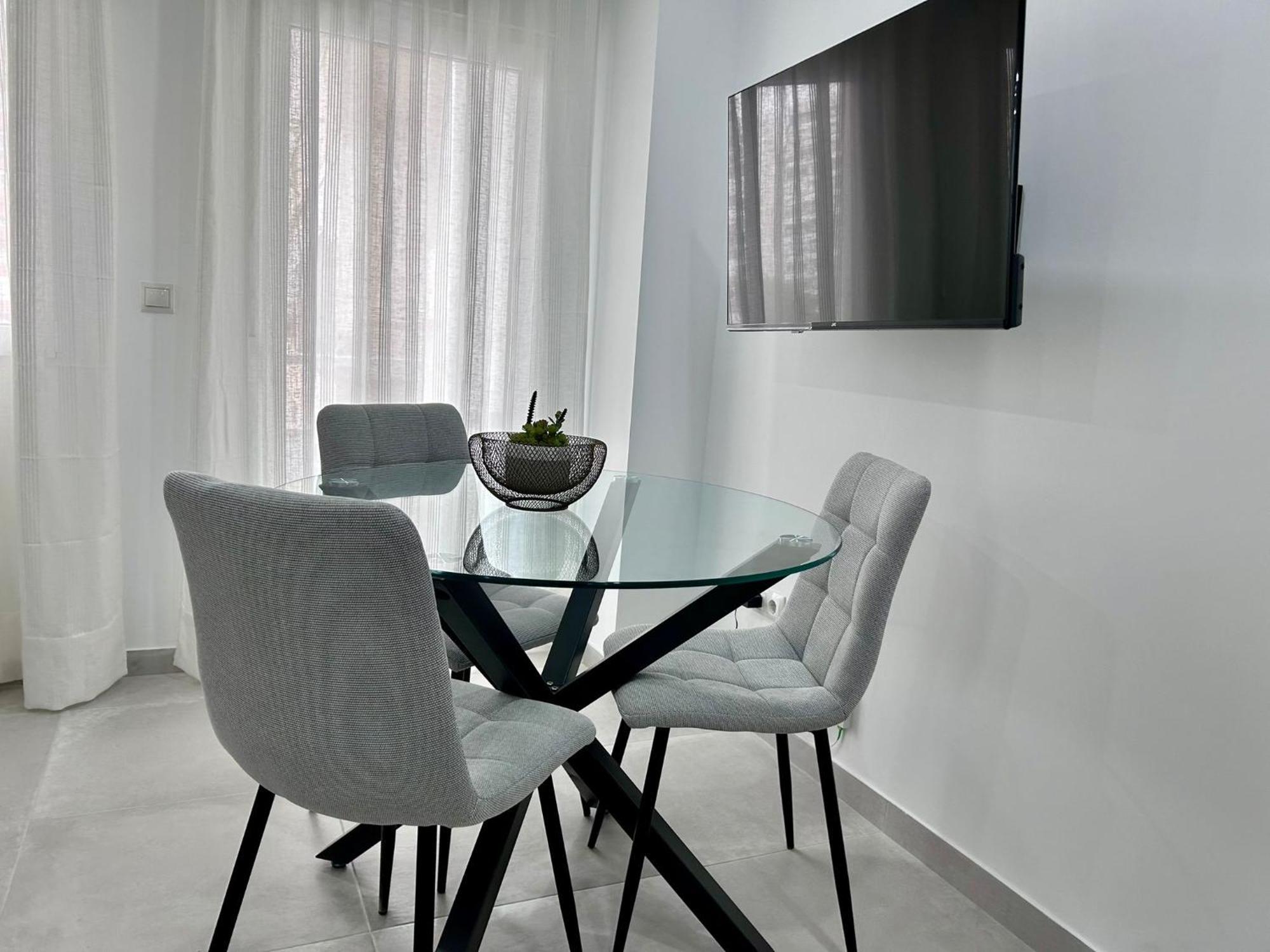 Ver64 - Nuevo, Reformado 100, Terraza, Wifi, Playa A 600 Metros, Centro A 300 Metros * Torremolinos