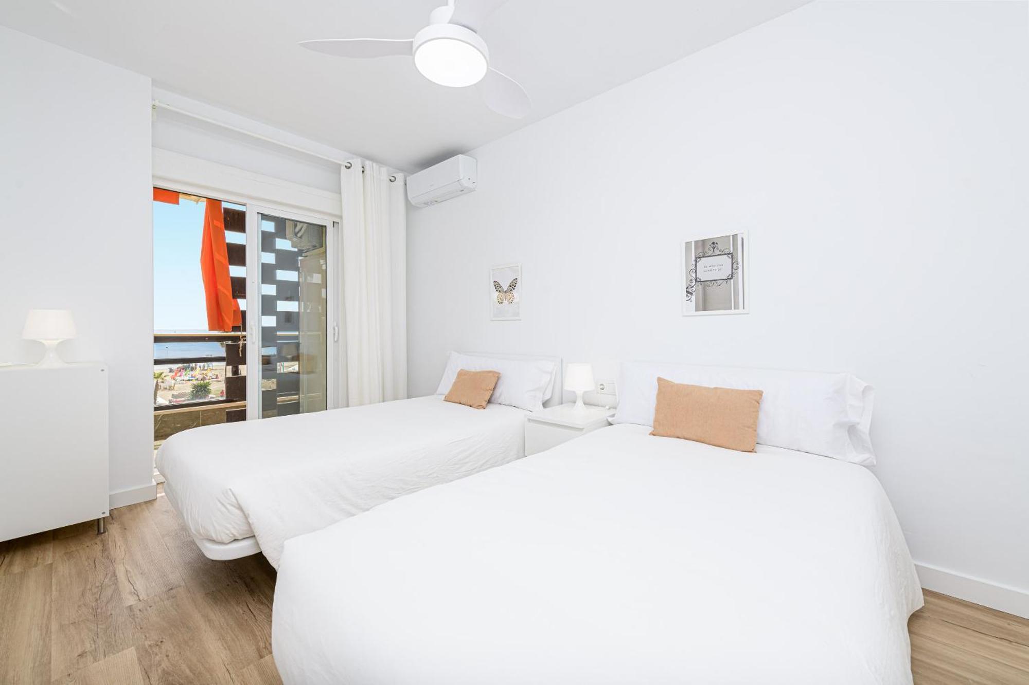 Amazing Carihuela View & Parking Torremolinos
