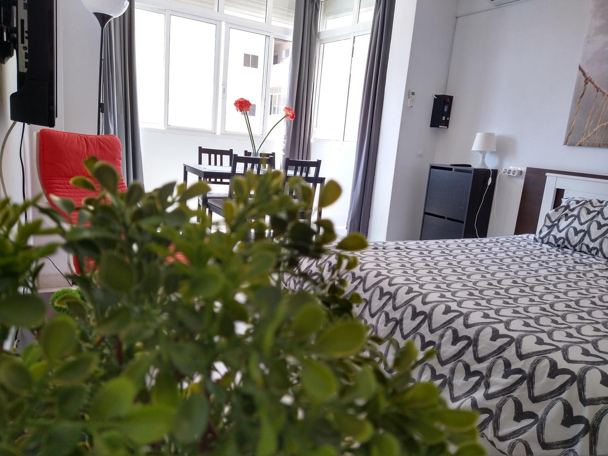 Apartment Amplio Estudio,vista Mar Y Montana, A Pasos Del Centro Torremolinos