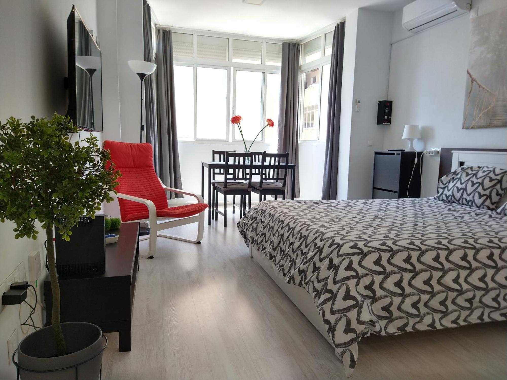 Amplio Estudio,vista Mar Y Montana, A Pasos Del Centro Torremolinos