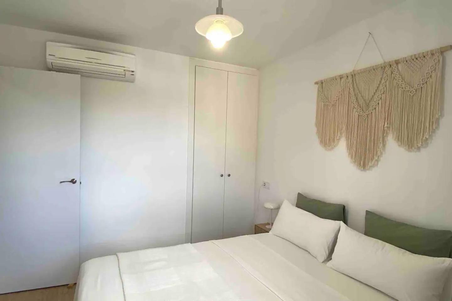 Stylish And Comfortable One Bedroom With Sea View Apartment