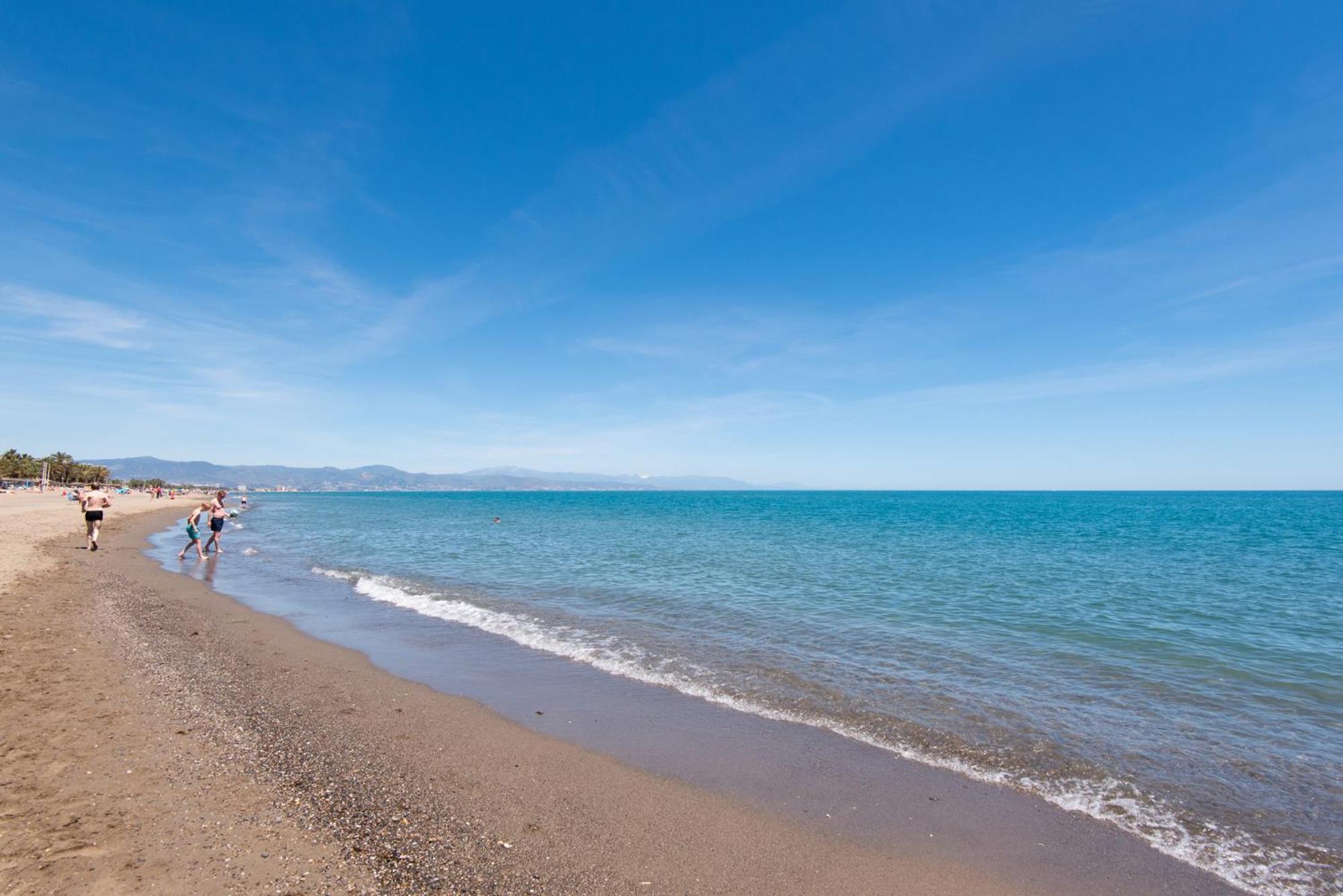 Apartamento Bajondillo Beach, Large Loft With Intense Sun Torremolinos