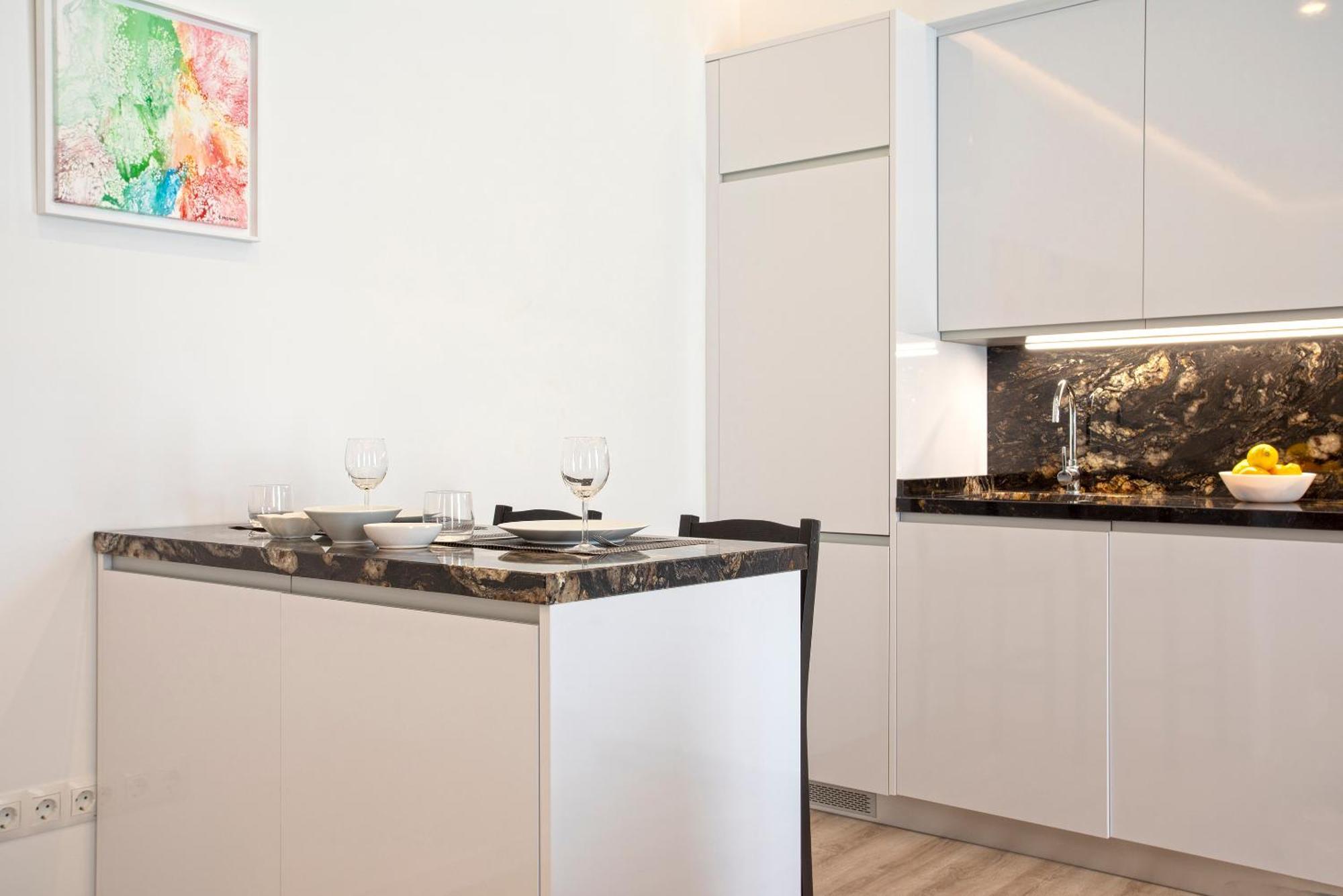 Precioso Con Terraza En La Nogalera By Rent Me * Torremolinos