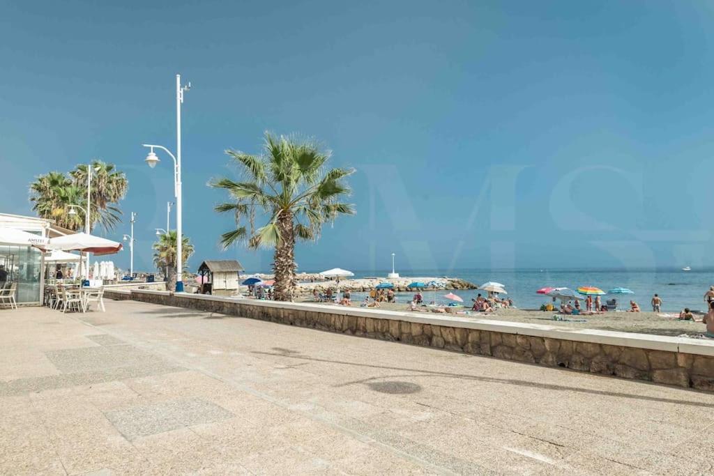 Swimming Pool & Terrace Near The By Rems