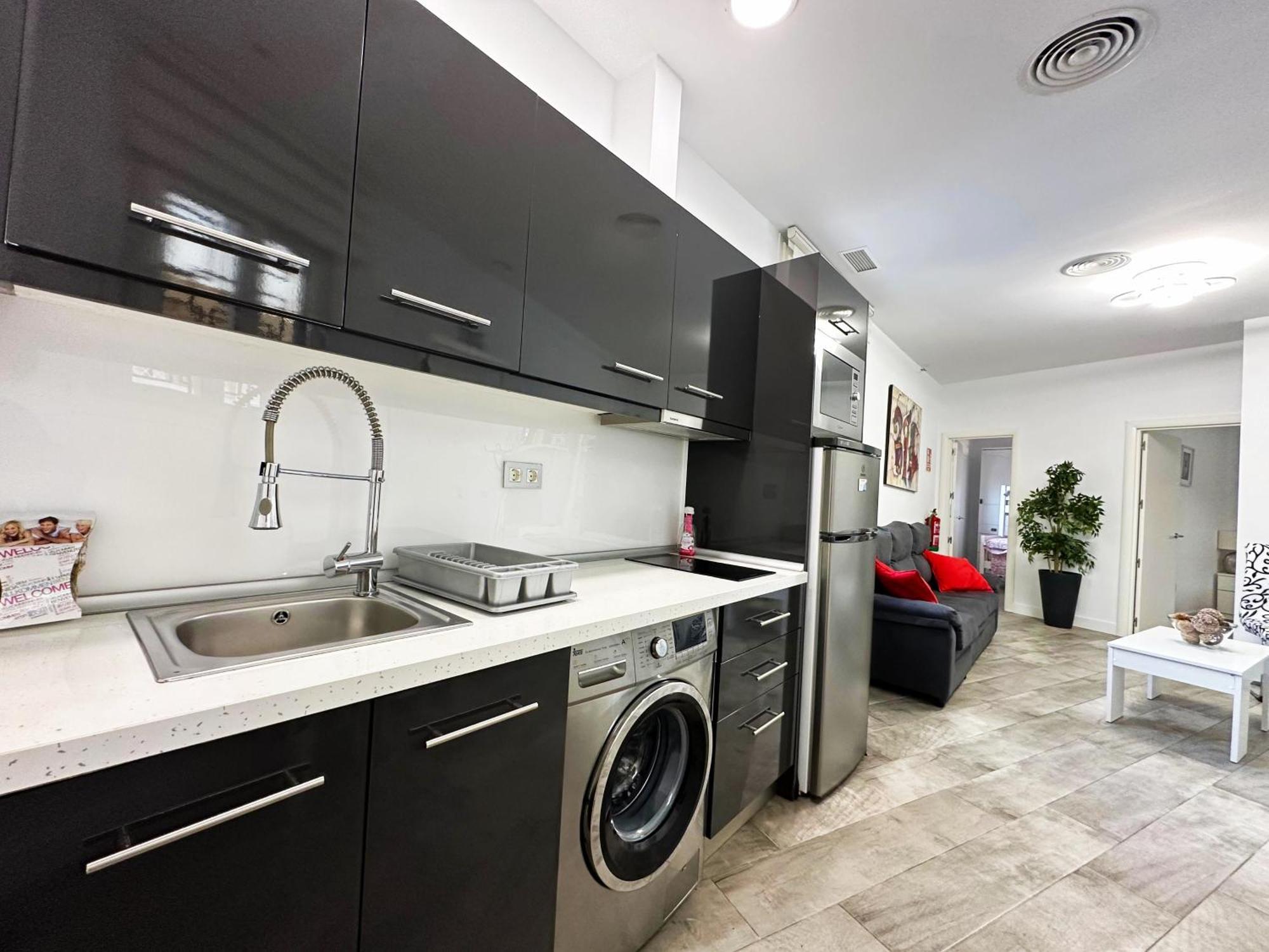 A8 - En La Carihuela, 2 Dormitorios, Wifi, A 100 Metros De La Playa * Torremolinos