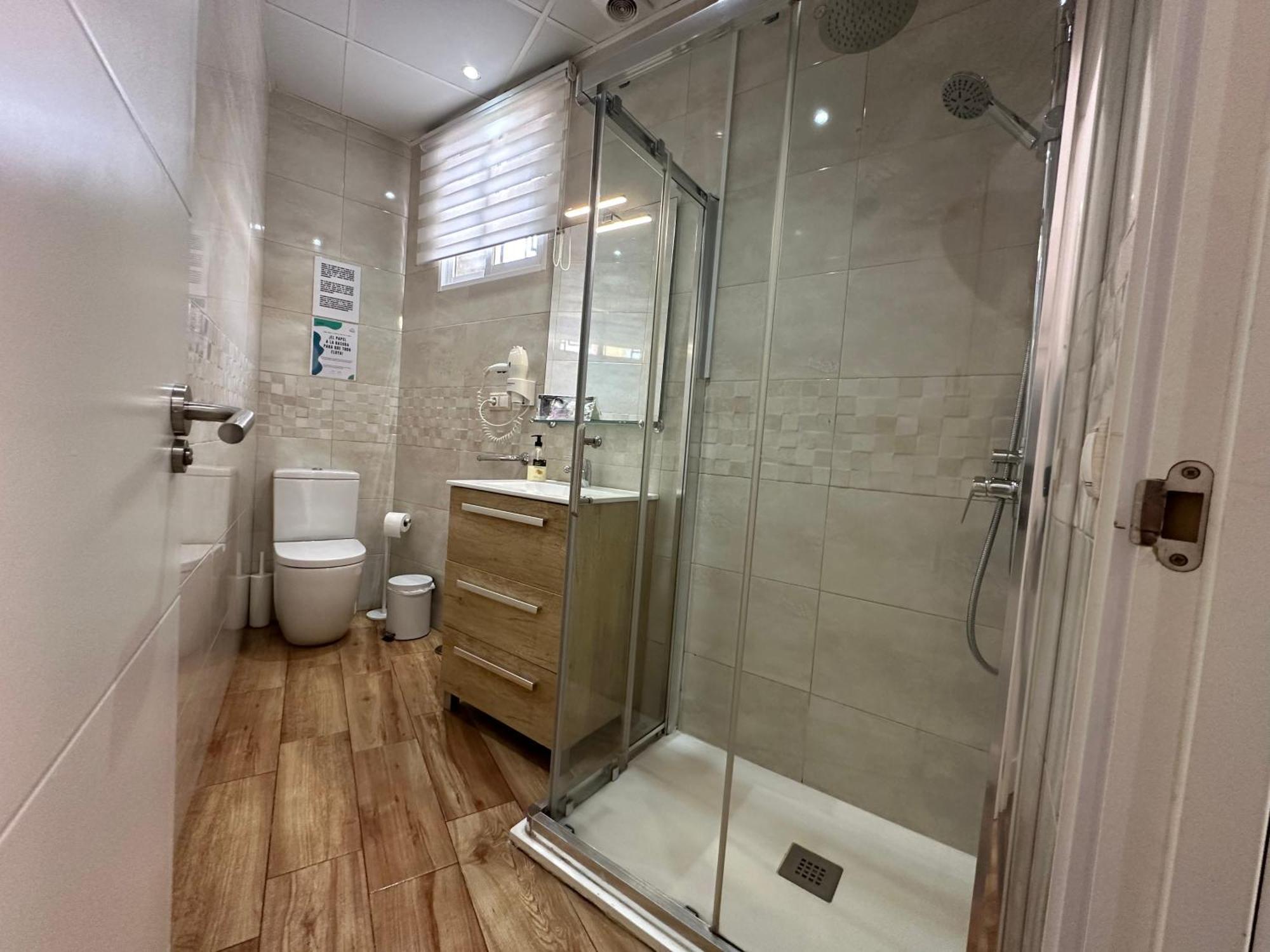 Apartamento A8 - En La Carihuela, 2 Dormitorios, Wifi, A 100 Metros De La Playa *