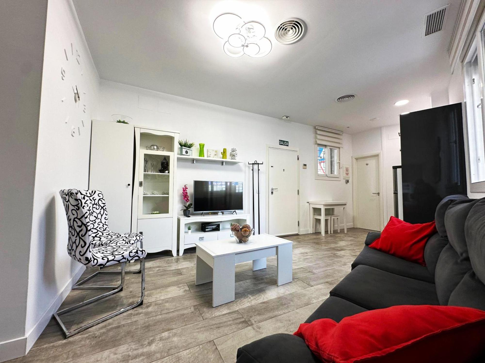 A8 - En La Carihuela, 2 Dormitorios, Wifi, A 100 Metros De La Playa Apartamento Torremolinos