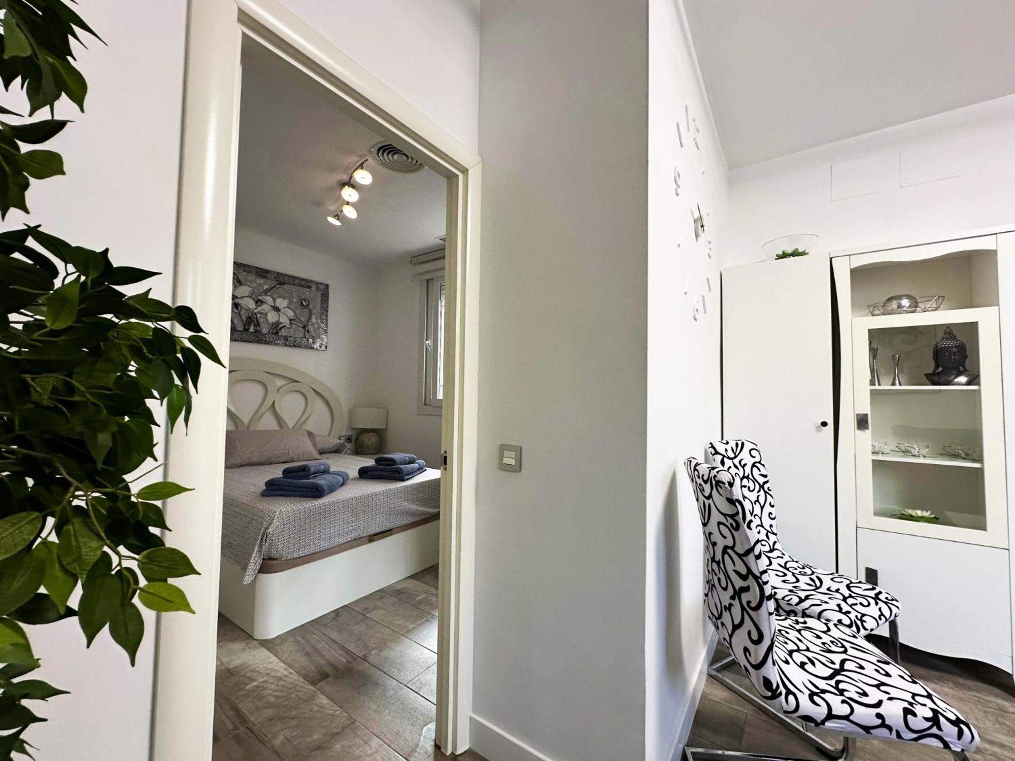 A8 - En La Carihuela, 2 Dormitorios, Wifi, A 100 Metros De La Playa Torremolinos