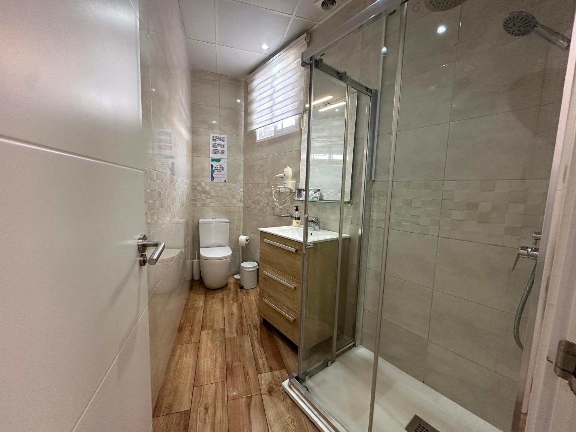 A8 - En La Carihuela, 2 Dormitorios, Wifi, A 100 Metros De La Playa Apartamento