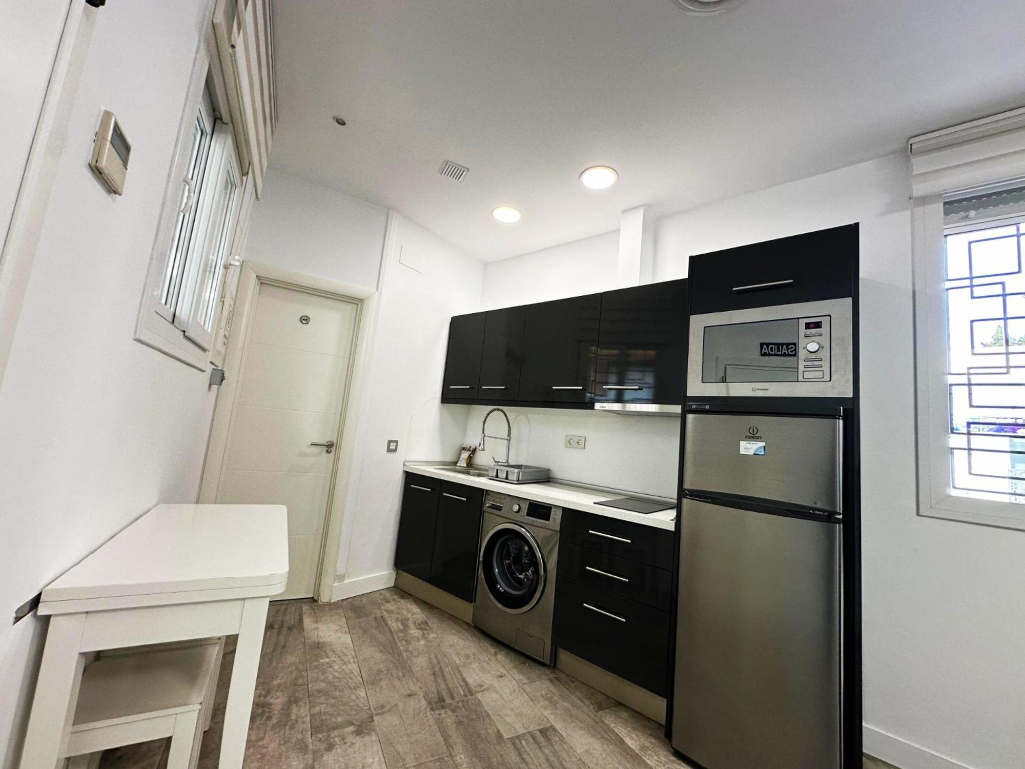 Apartamento A8 - En La Carihuela, 2 Dormitorios, Wifi, A 100 Metros De La Playa