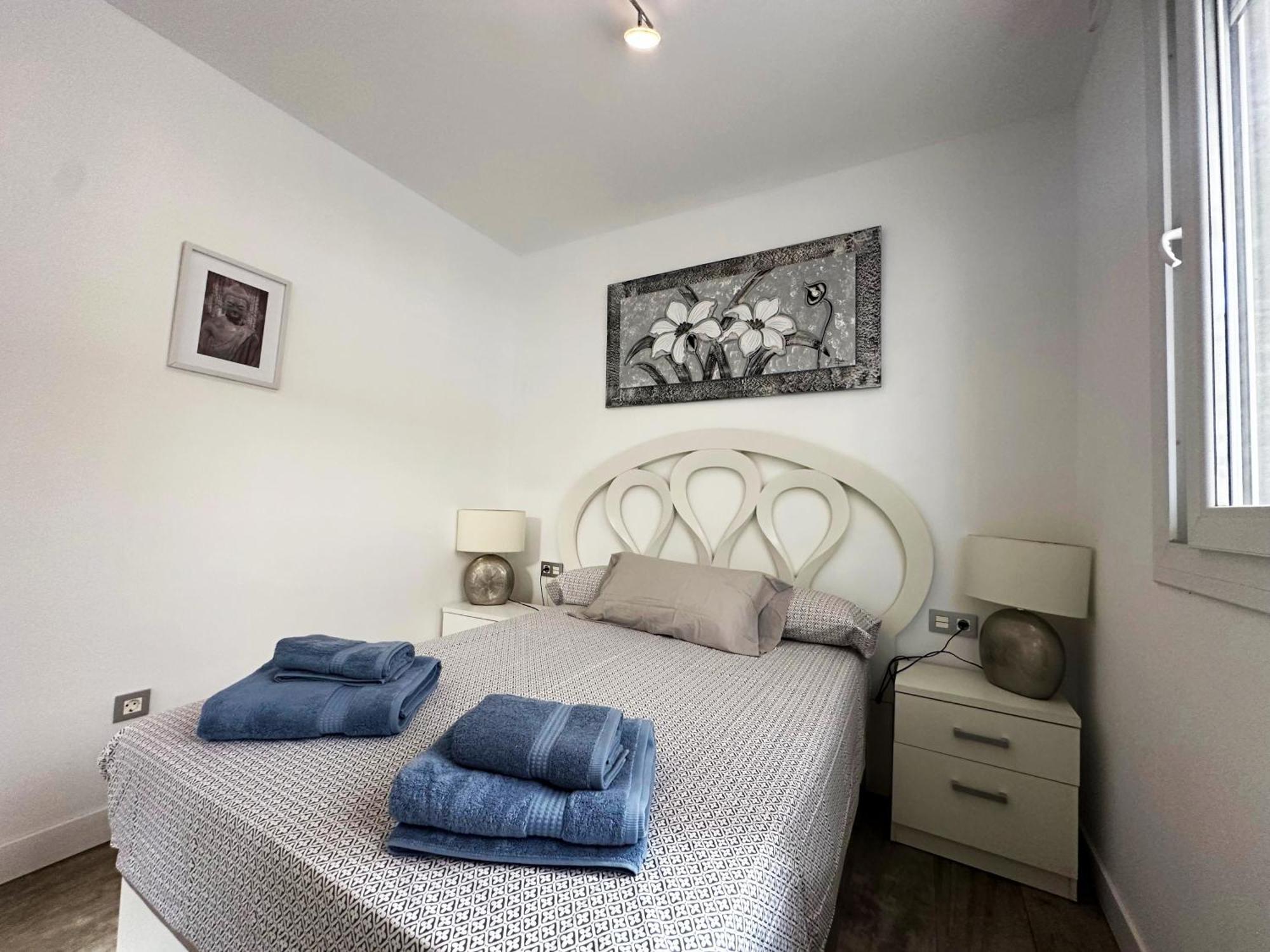 Apartamento A8 - En La Carihuela, 2 Dormitorios, Wifi, A 100 Metros De La Playa *