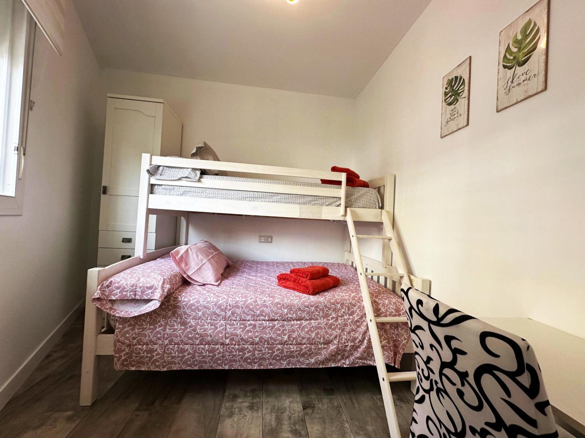 A8 - En La Carihuela, 2 Dormitorios, Wifi, A 100 Metros De La Playa Torremolinos