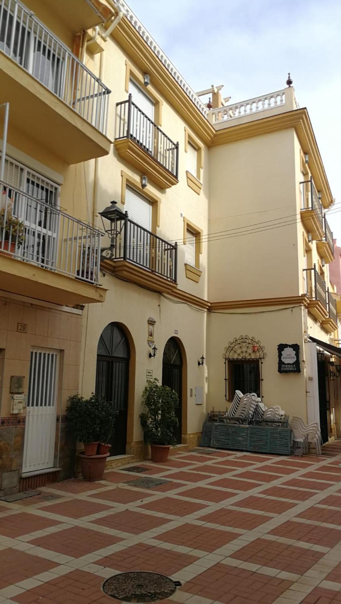 Edificio Maria Pina La Carihuela Calle Perros *