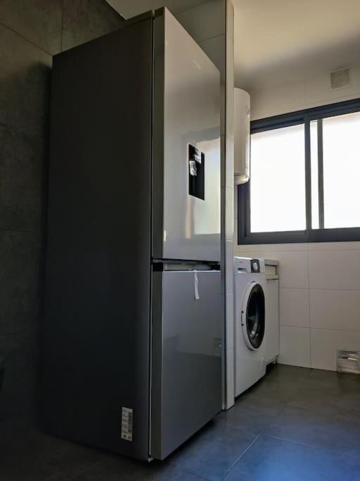 Apartamento Precioso Piso Cerca De La Playa, Aeropuerto Y Tren *