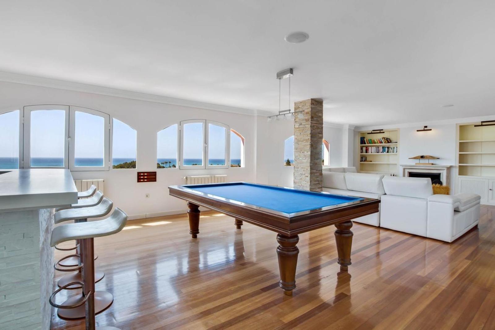 Penthouse Oasis With Private Pool
