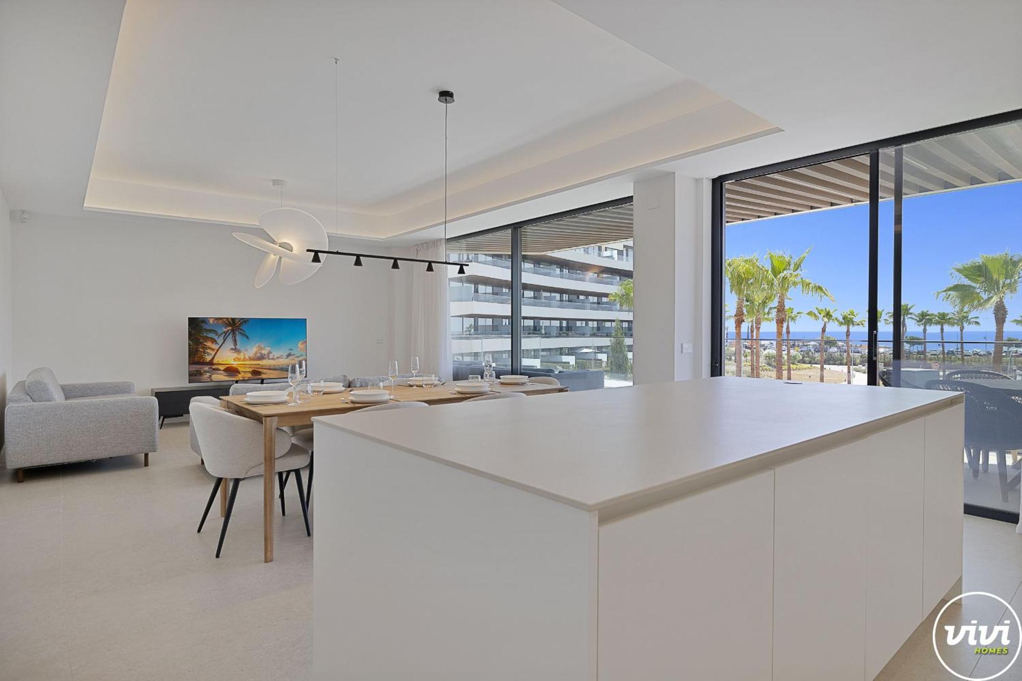 Vivi Homes - Aura Pool, Sauna, Spa, Gym & Sea View Apartment