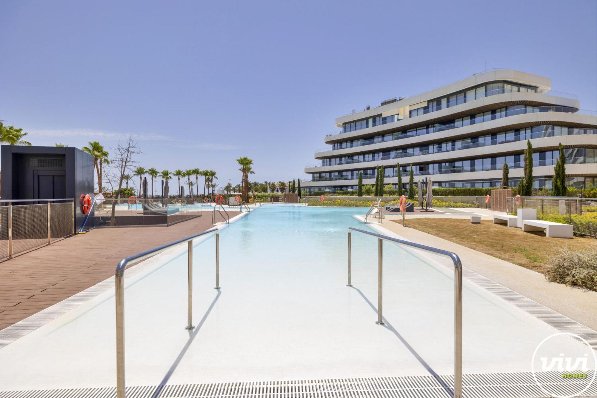 Vivi Homes - Aura Pool, Sauna, Spa, Gym & Sea View Apartment *