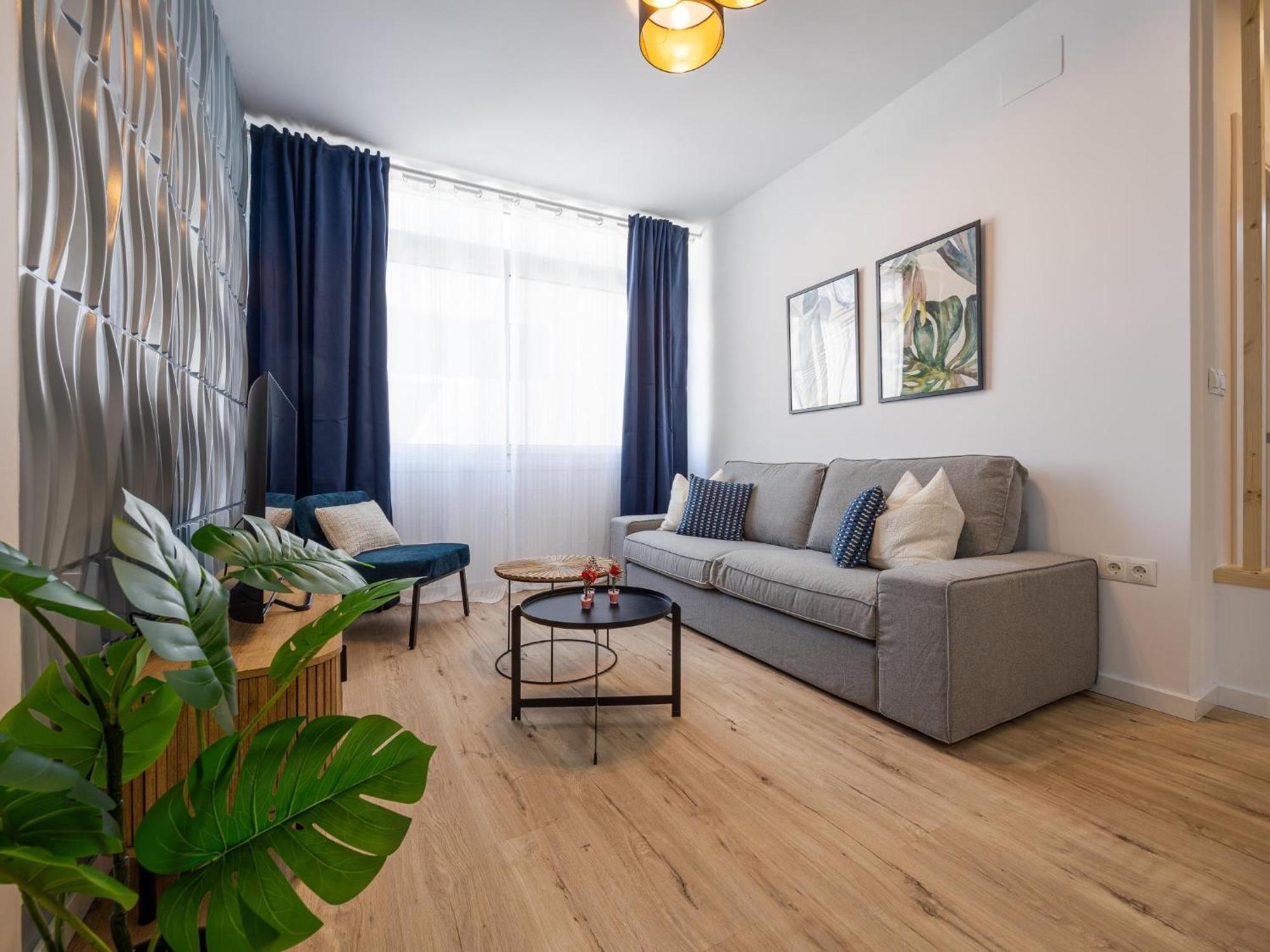 3 Pax Renovado Centro Wifi Ascensor Playa A 5 Min Parking
