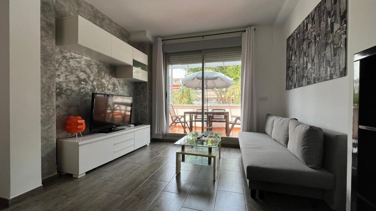 Apartment A 30 Metro De La Playa Con Piscina Y Garaje En La Carihuela