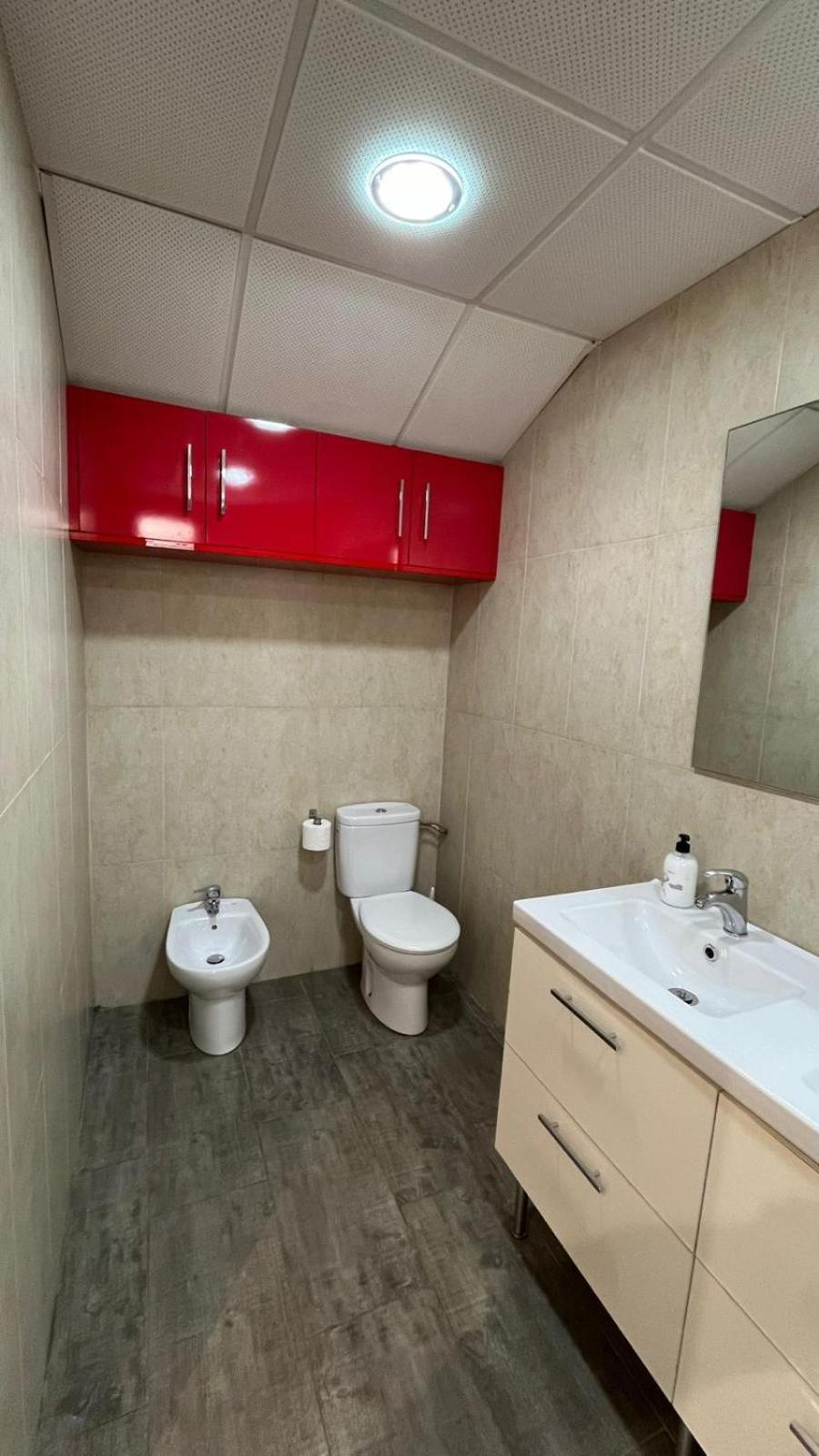 A 30 Metro De La Playa Con Piscina Y Garaje En La Carihuela Torremolinos