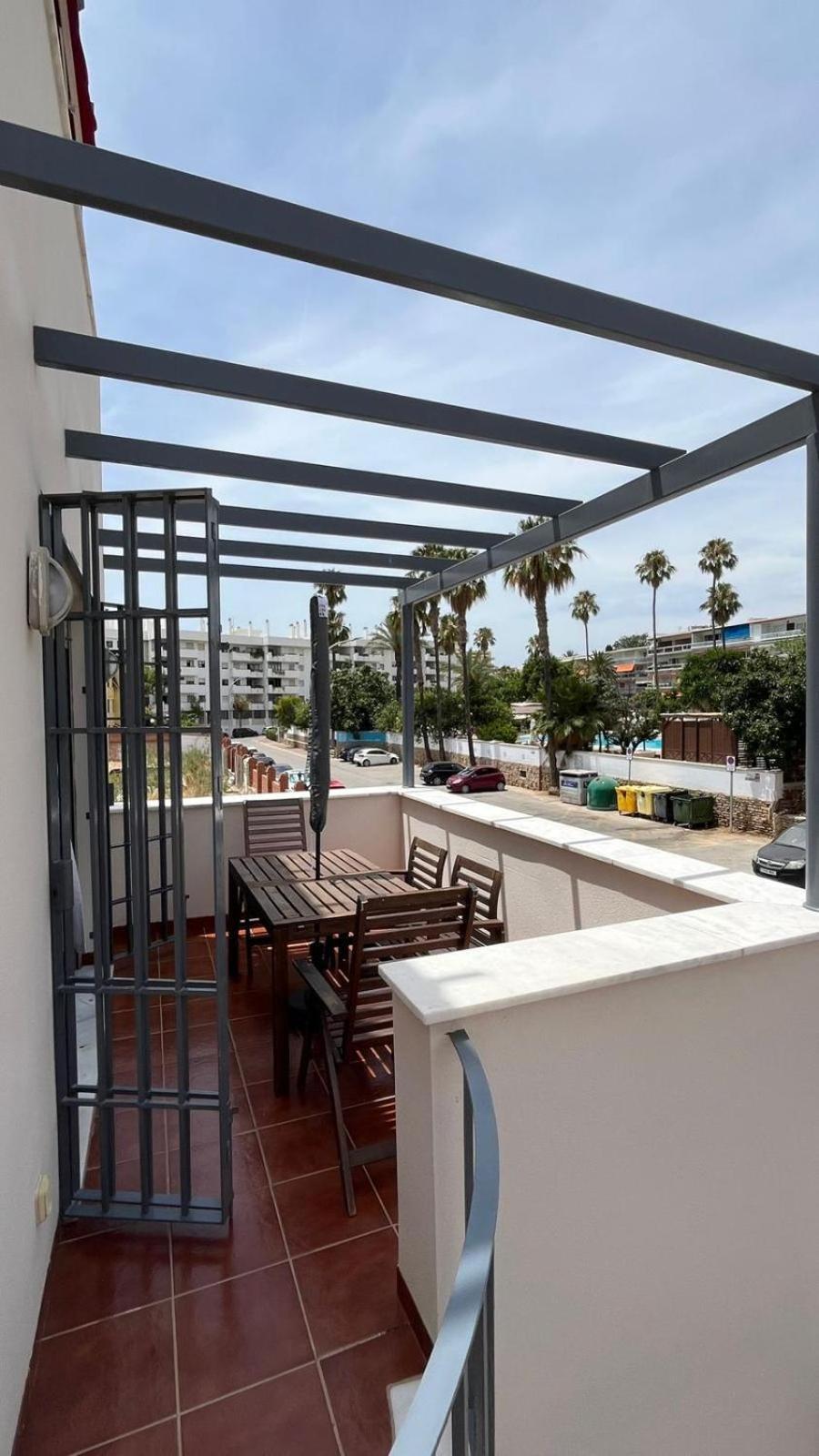 Apartment A 30 Metro De La Playa Con Piscina Y Garaje En La Carihuela *