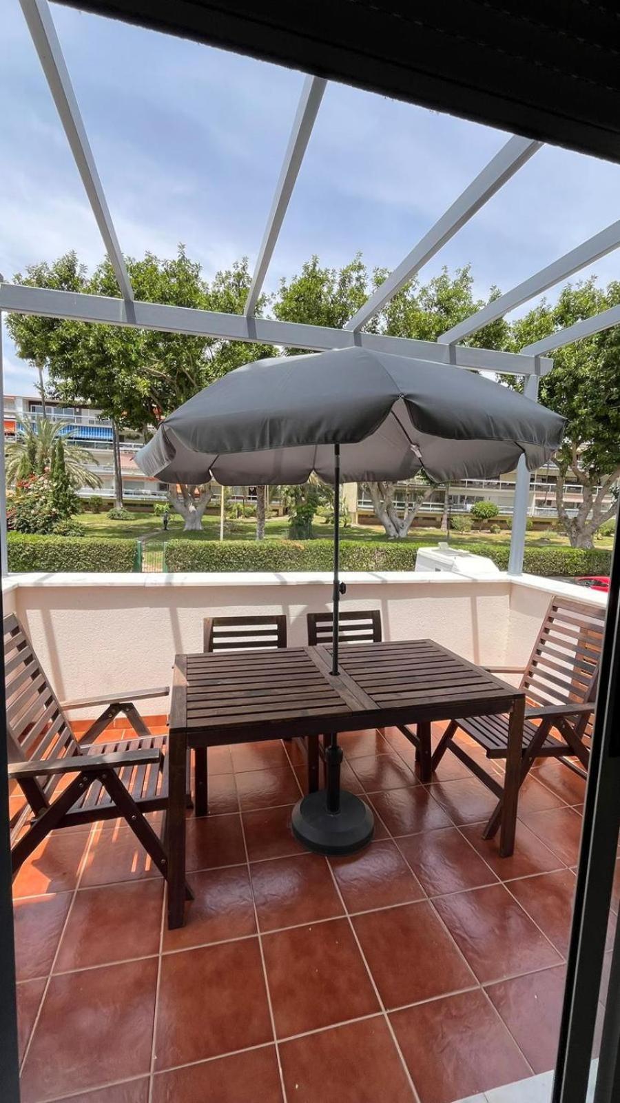 A 30 Metro De La Playa Con Piscina Y Garaje En La Carihuela Torremolinos
