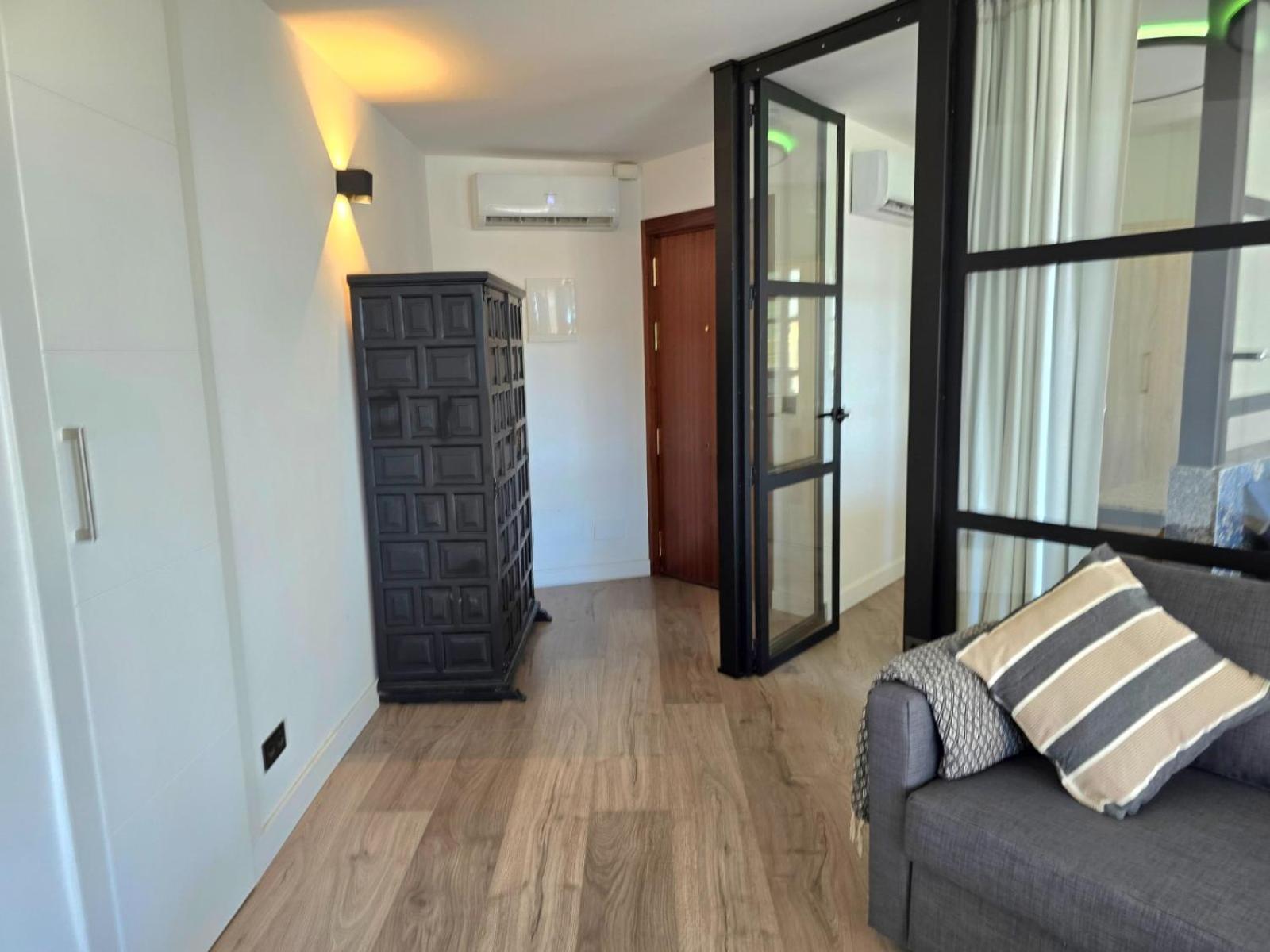 Crystal Elegance City Center With Seasonal Pool *