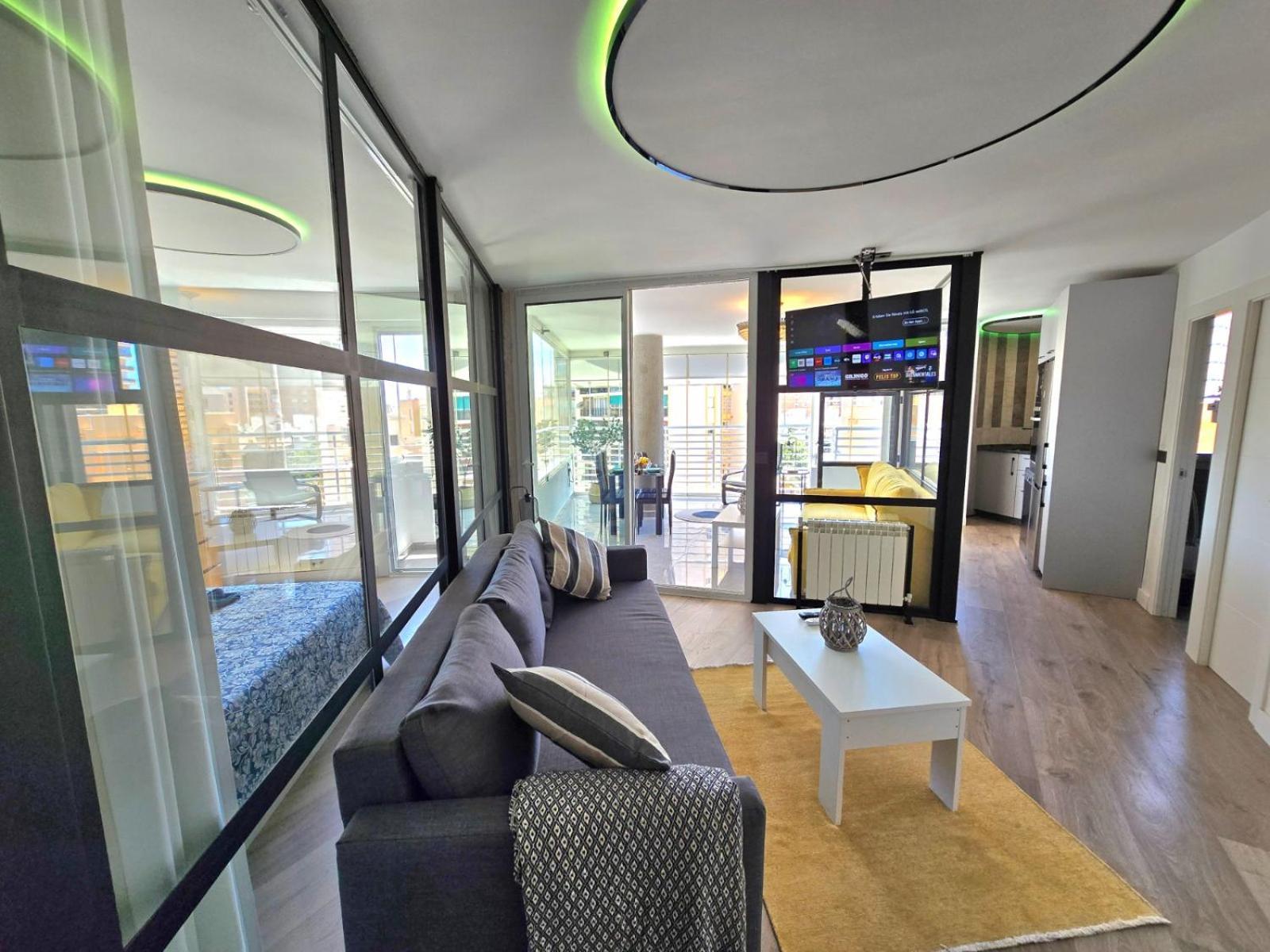 Crystal Elegance City Center With Seasonal Pool Appartement