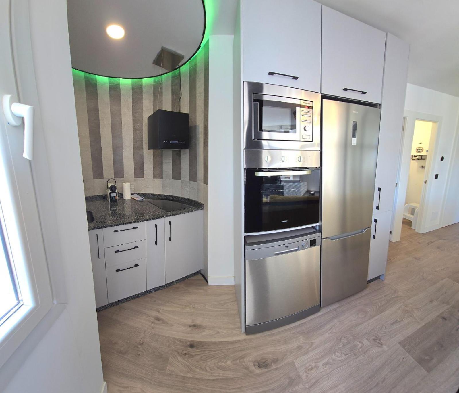 Appartement Crystal Elegance City Center With Seasonal Pool