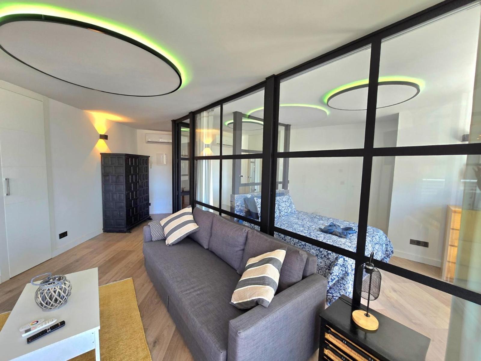 Crystal Elegance City Center With Seasonal Pool *