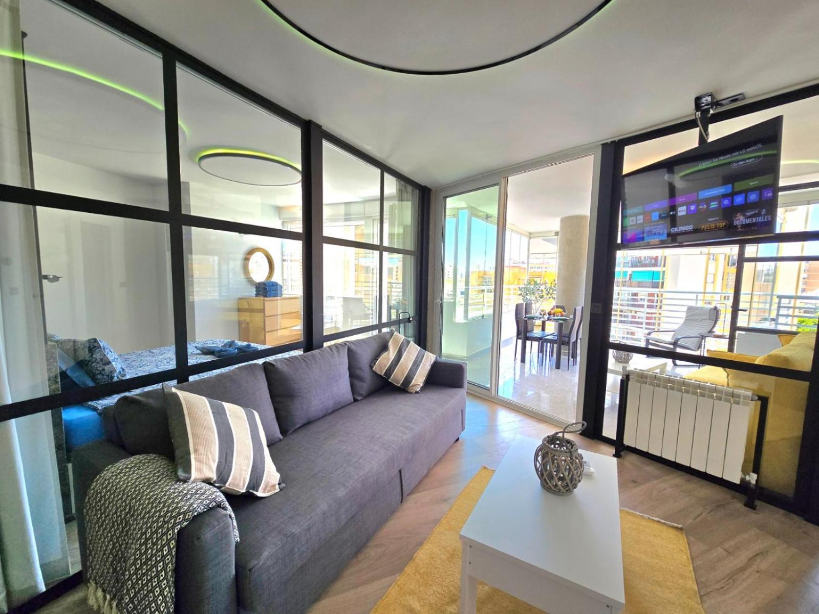 Crystal Elegance City Center With Seasonal Pool Appartement