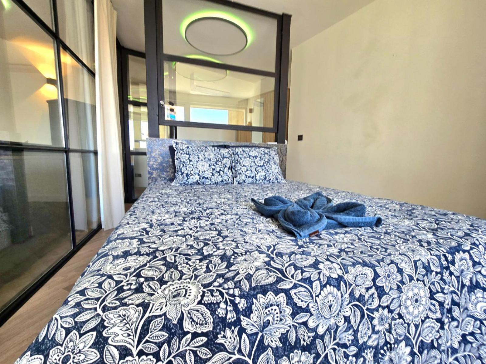 Appartement Crystal Elegance City Center With Seasonal Pool *