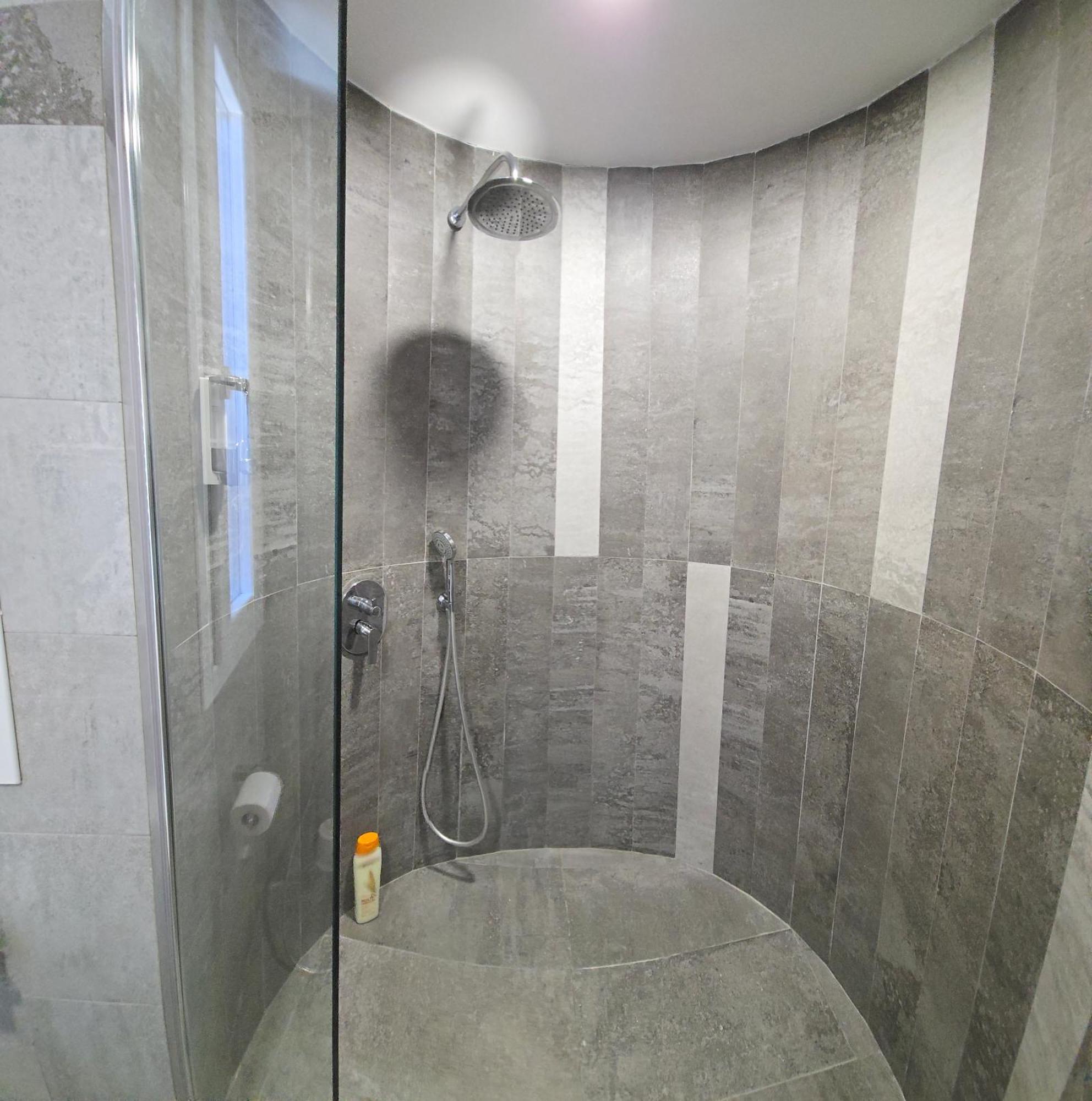 Crystal Elegance City Center With Seasonal Pool Appartement *