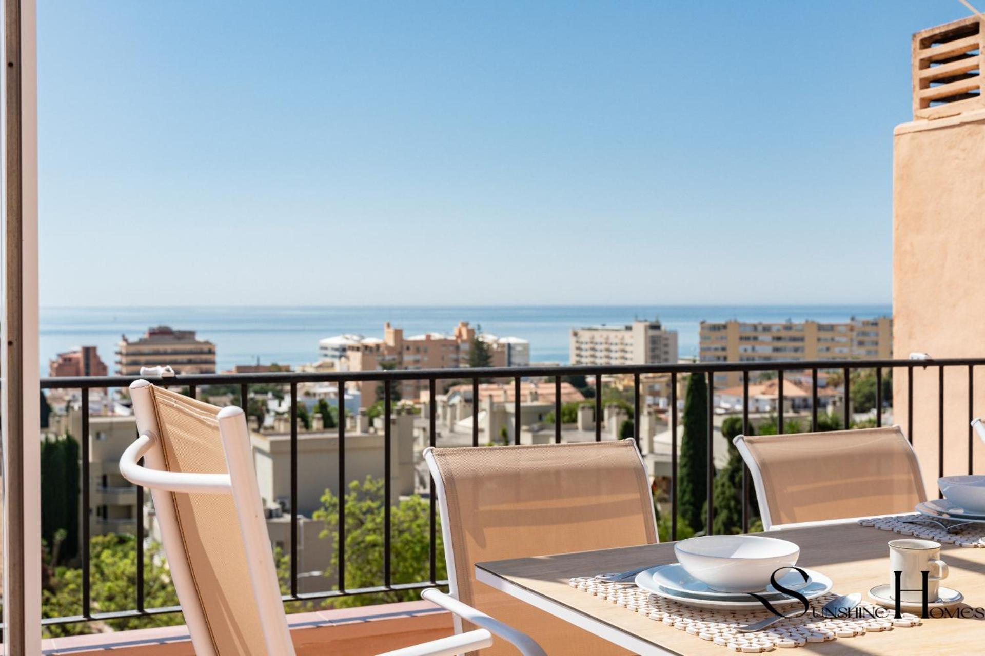 Magnificent 4br Oasis, Panoramic Terrace, Pool And Parking Torremolinos