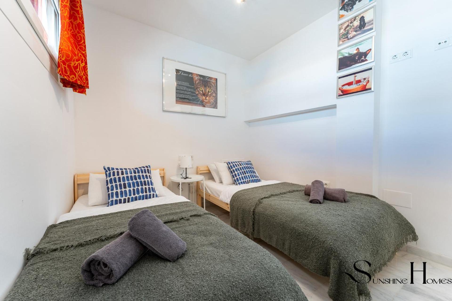 Magnificent 4br Oasis, Panoramic Terrace, Pool And Parking Apartment *