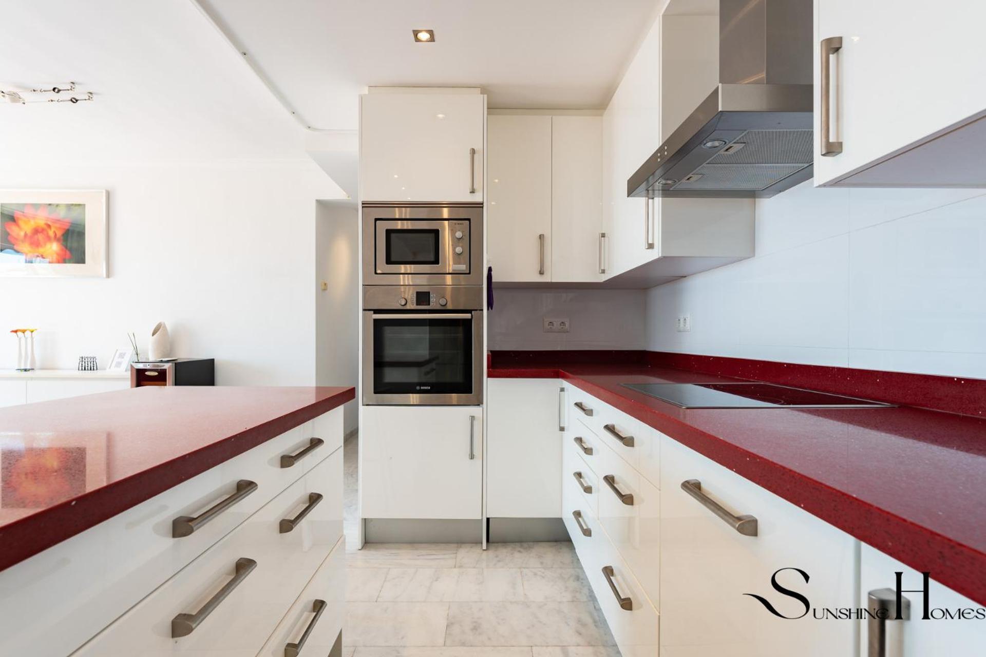 Magnificent 4br Oasis, Panoramic Terrace, Pool And Parking *