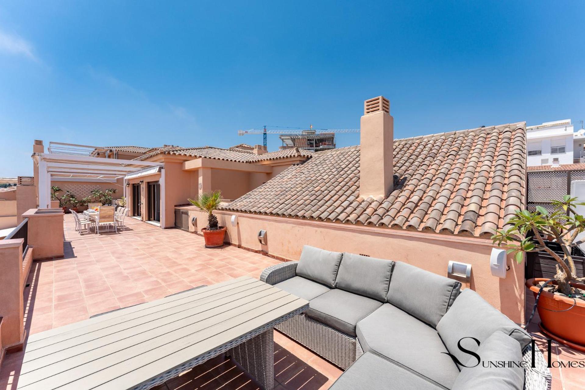 Magnificent 4br Oasis, Panoramic Terrace, Pool And Parking Apartment *