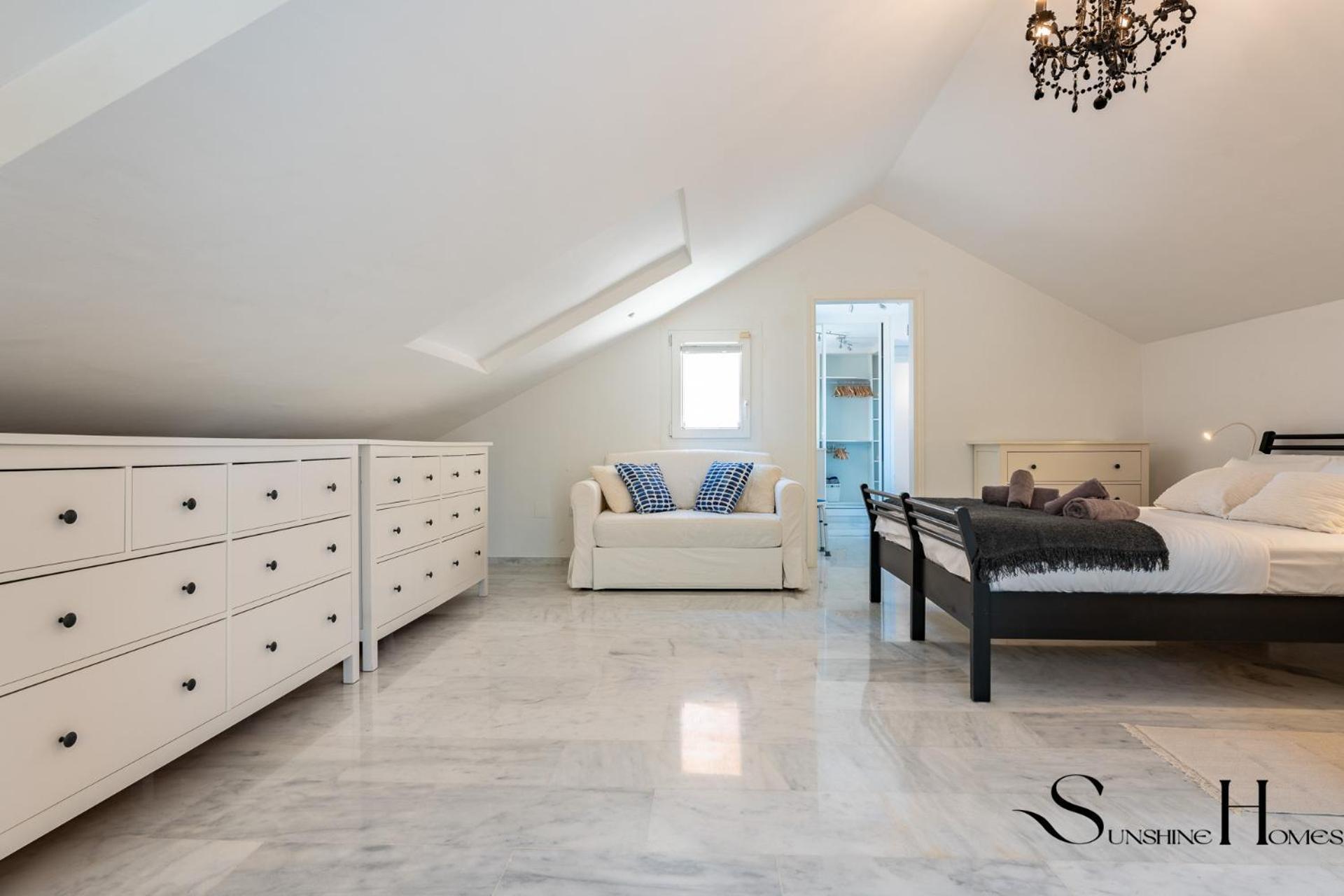 Magnificent 4br Oasis, Panoramic Terrace, Pool And Parking *