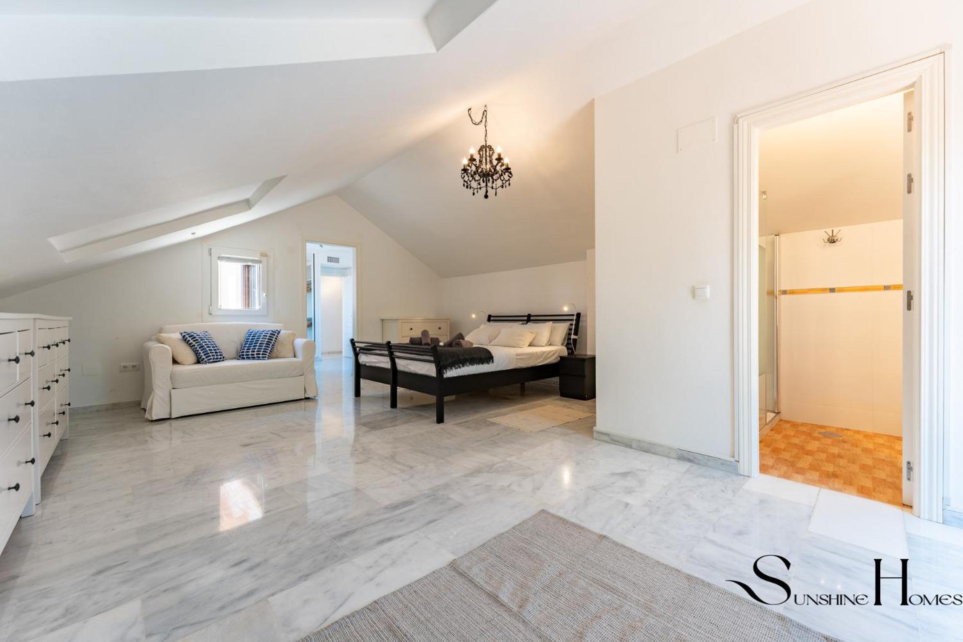Magnificent 4br Oasis, Panoramic Terrace, Pool And Parking Torremolinos
