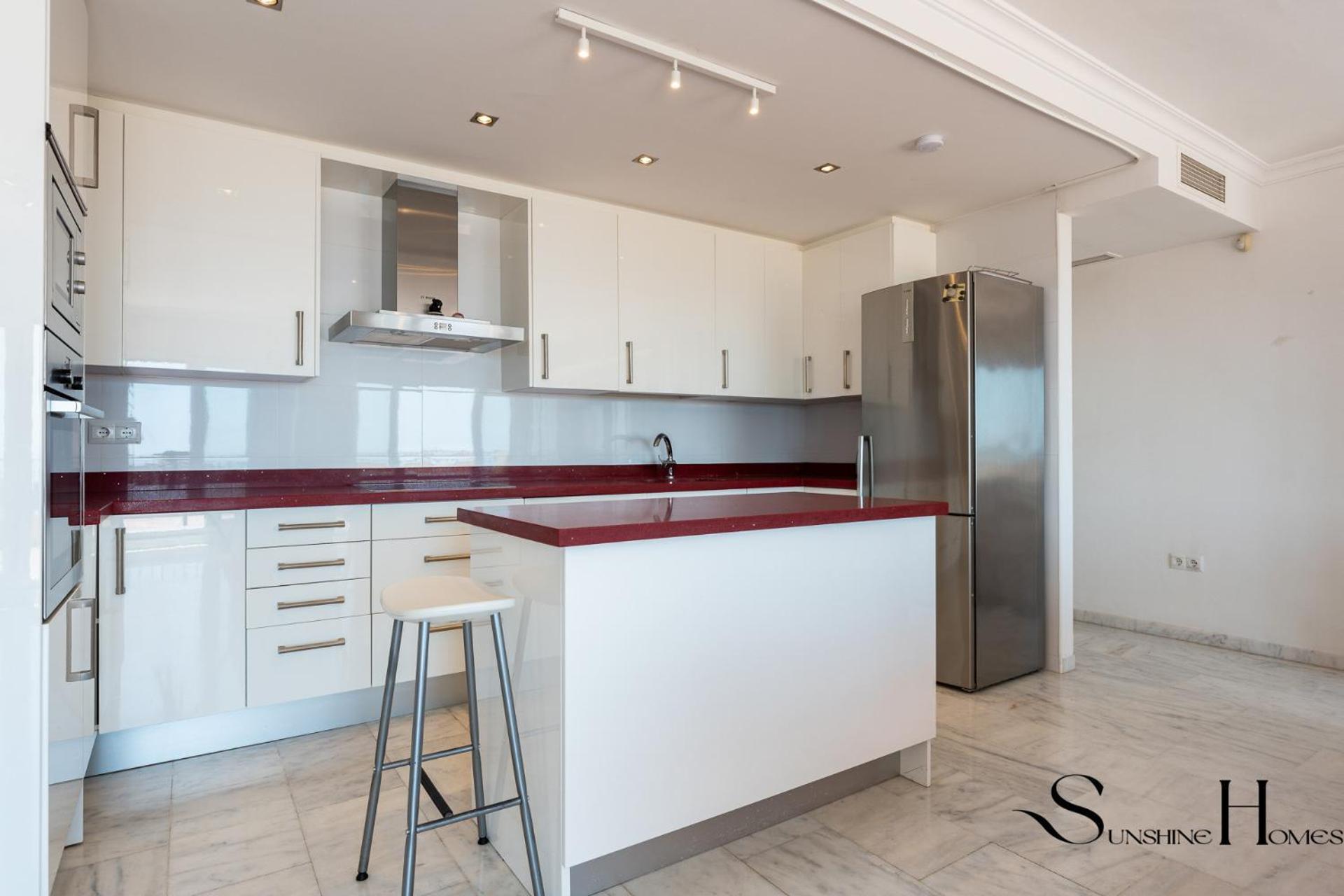Magnificent 4br Oasis, Panoramic Terrace, Pool And Parking