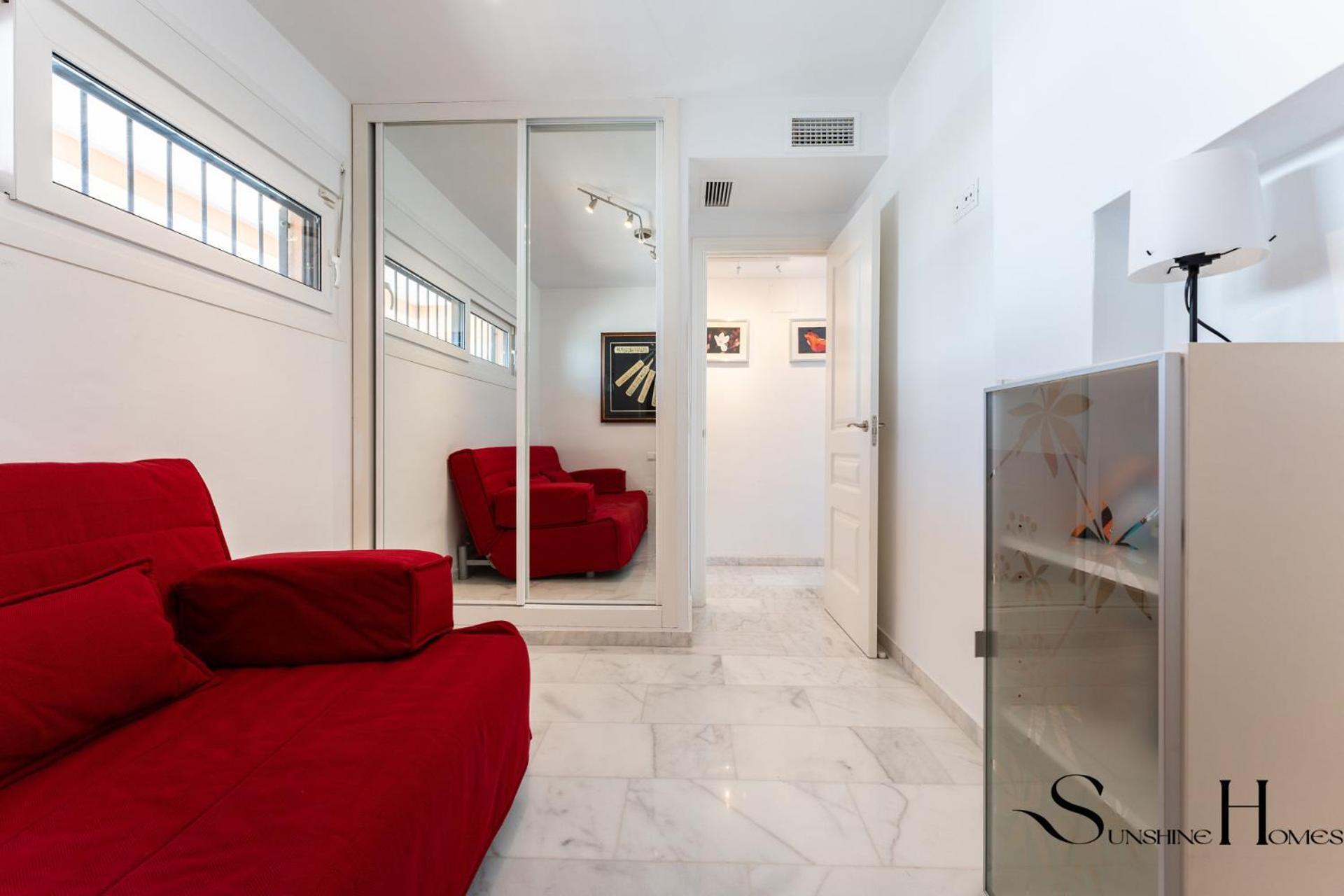 Magnificent 4br Oasis, Panoramic Terrace, Pool And Parking Apartment