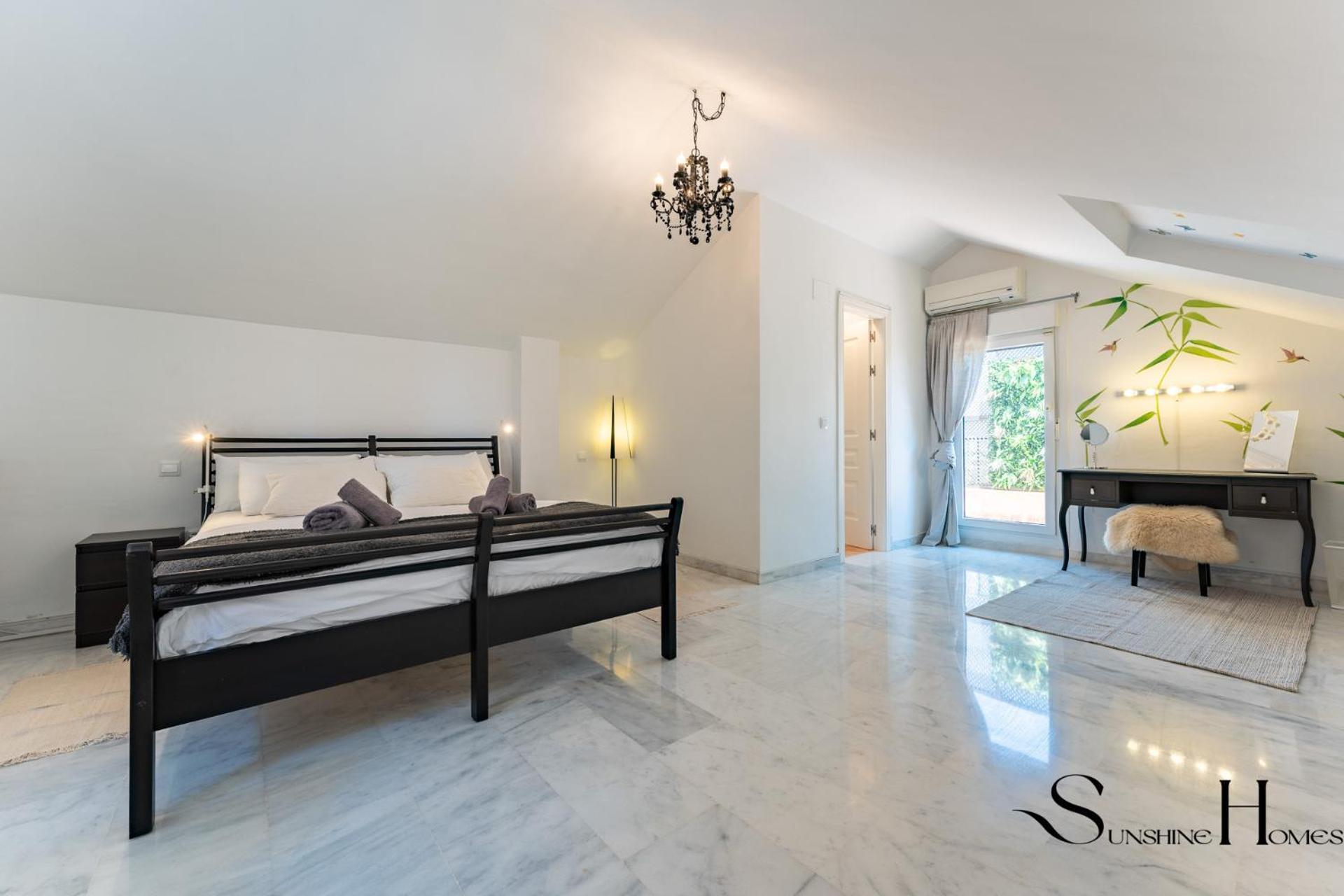 Magnificent 4br Oasis, Panoramic Terrace, Pool And Parking *