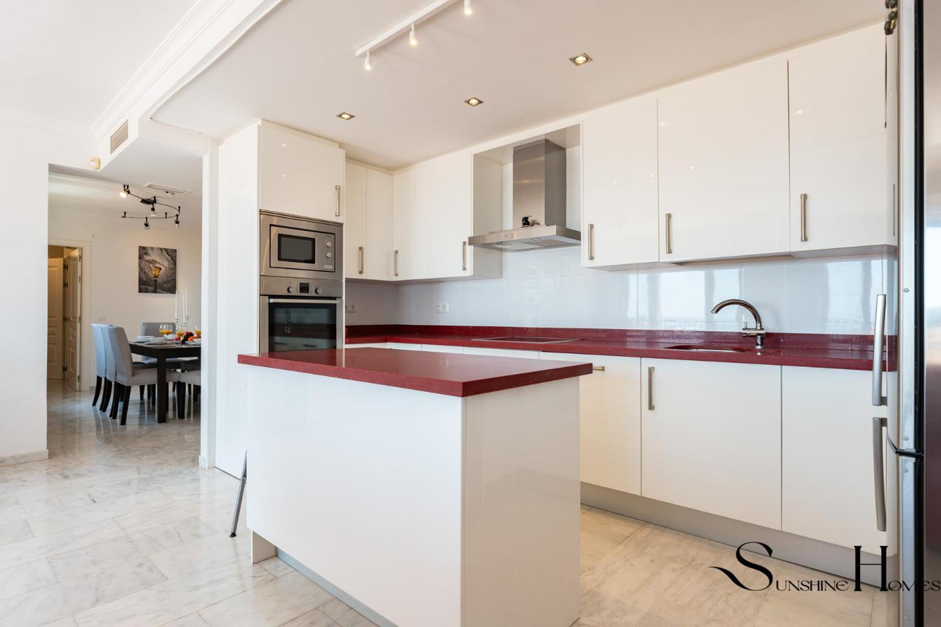 Magnificent 4br Oasis, Panoramic Terrace, Pool And Parking Apartment