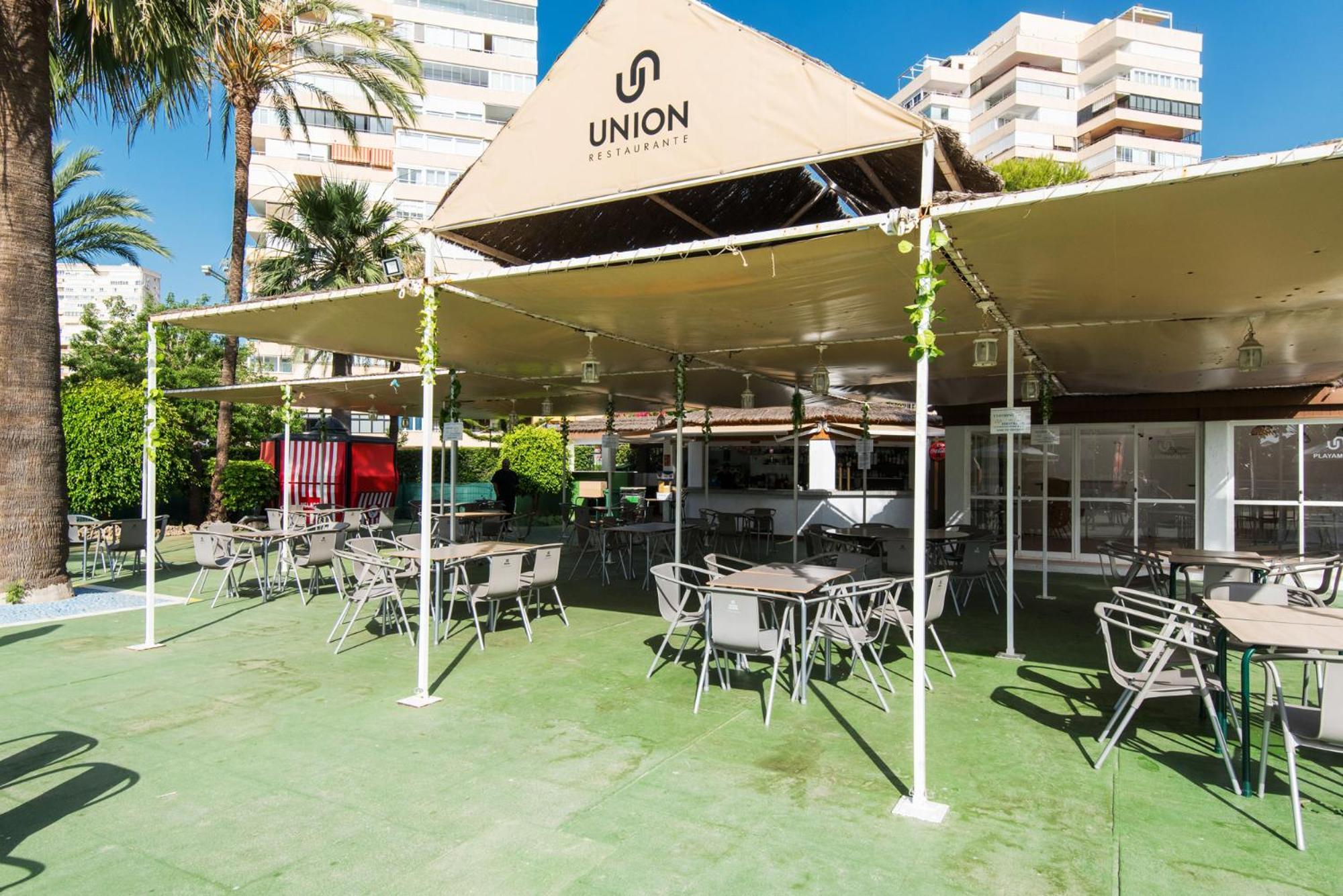 Magic Of The Ocean, Front Line In Playamar-parking, Sea Views, Pool, Tenis, Paddle, Wifi And Aircon
