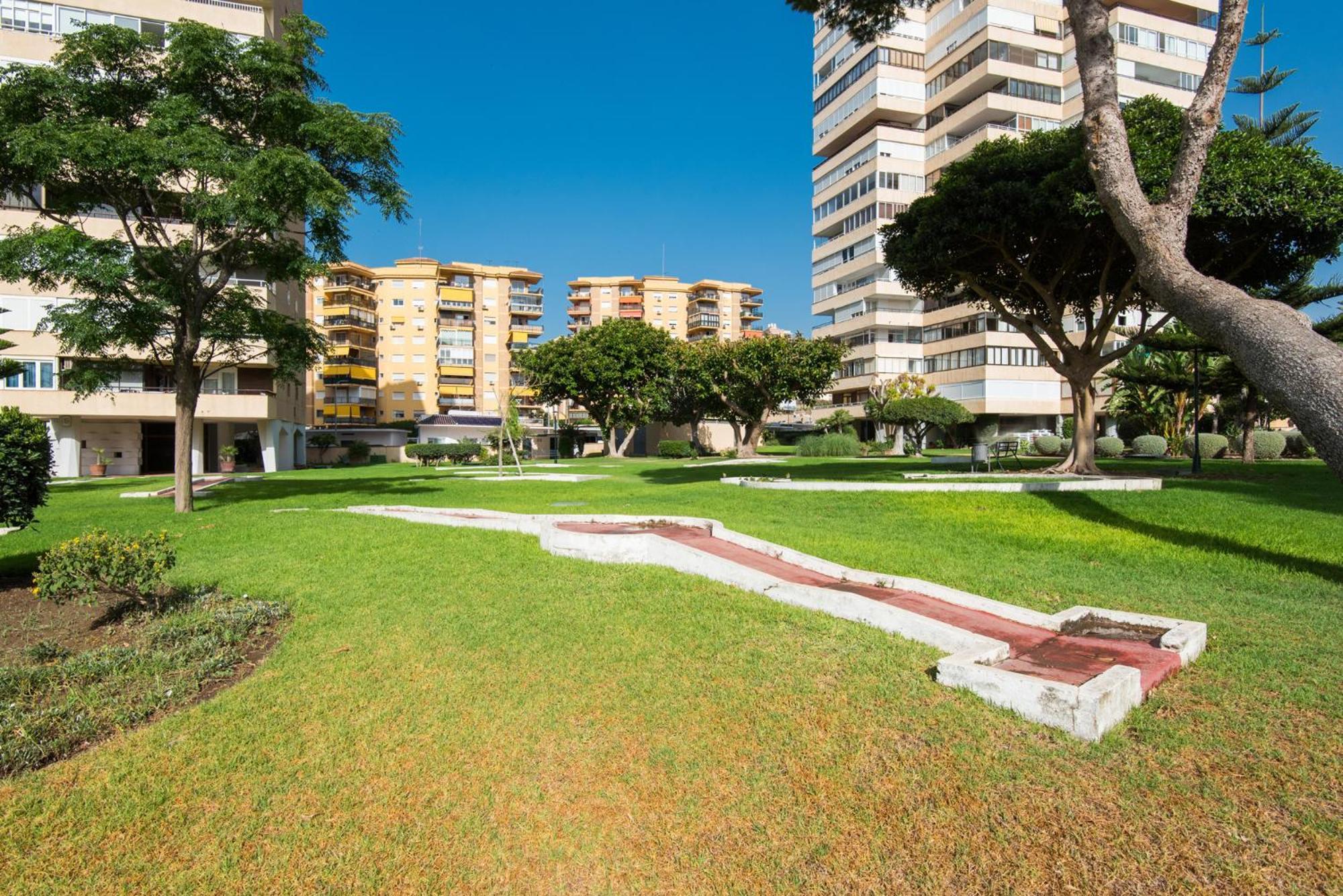 Magic Of The Ocean, Front Line In Playamar-parking, Sea Views, Pool, Tenis, Paddle, Wifi And Aircon Apartment