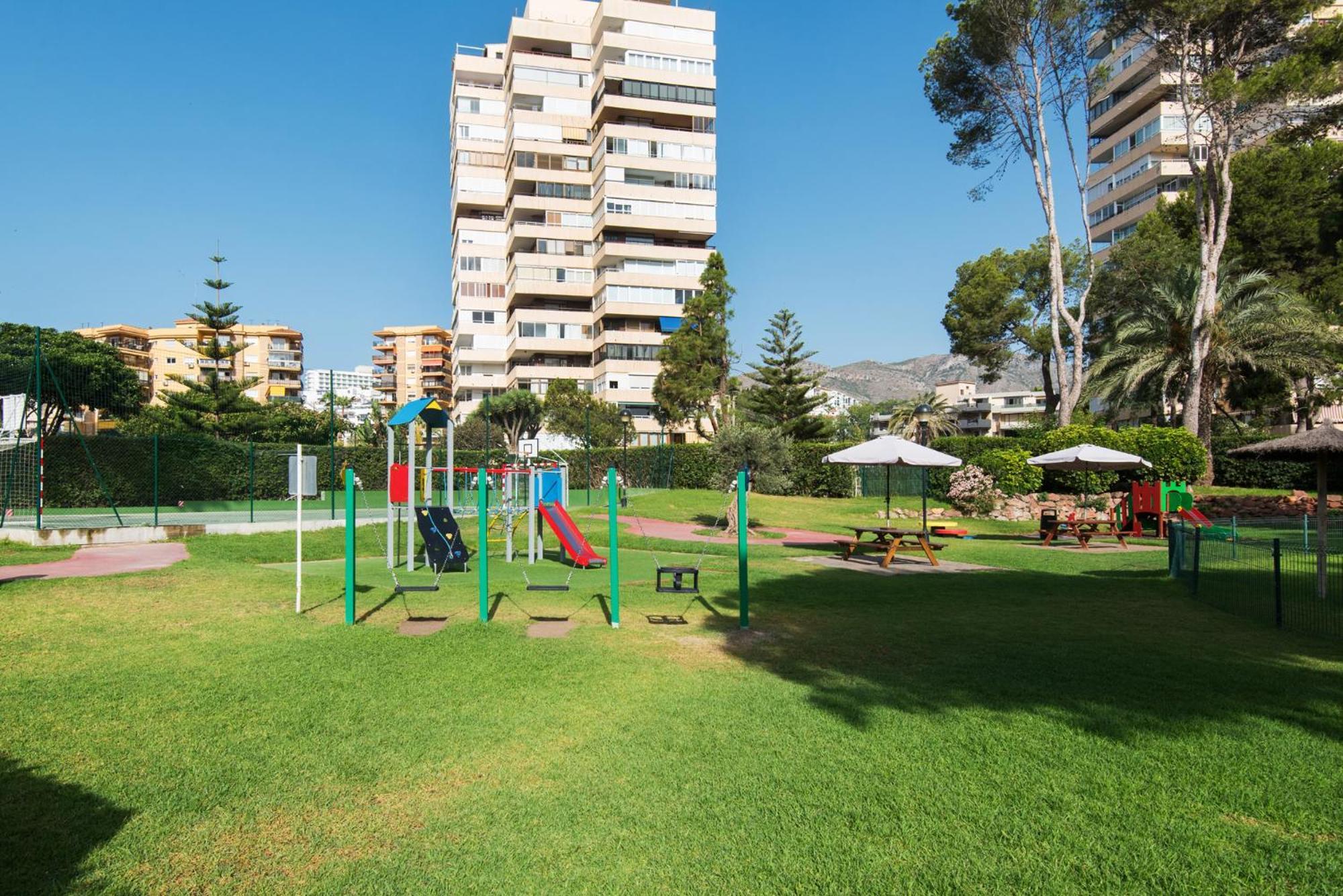 Magic Of The Ocean, Front Line In Playamar-parking, Sea Views, Pool, Tenis, Paddle, Wifi And Aircon Apartment *