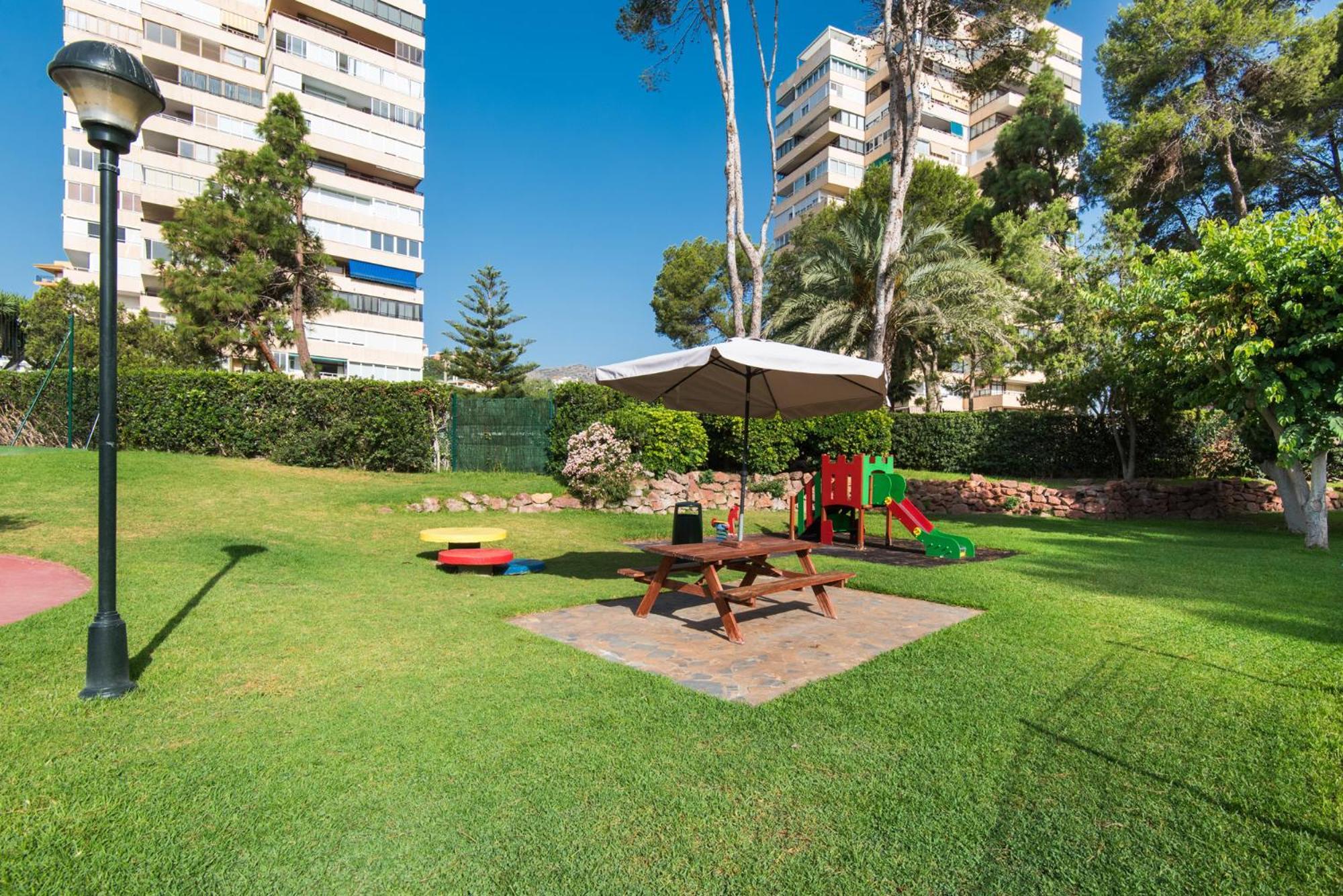 Apartment Magic Of The Ocean, Front Line In Playamar-parking, Sea Views, Pool, Tenis, Paddle, Wifi And Aircon Torremolinos